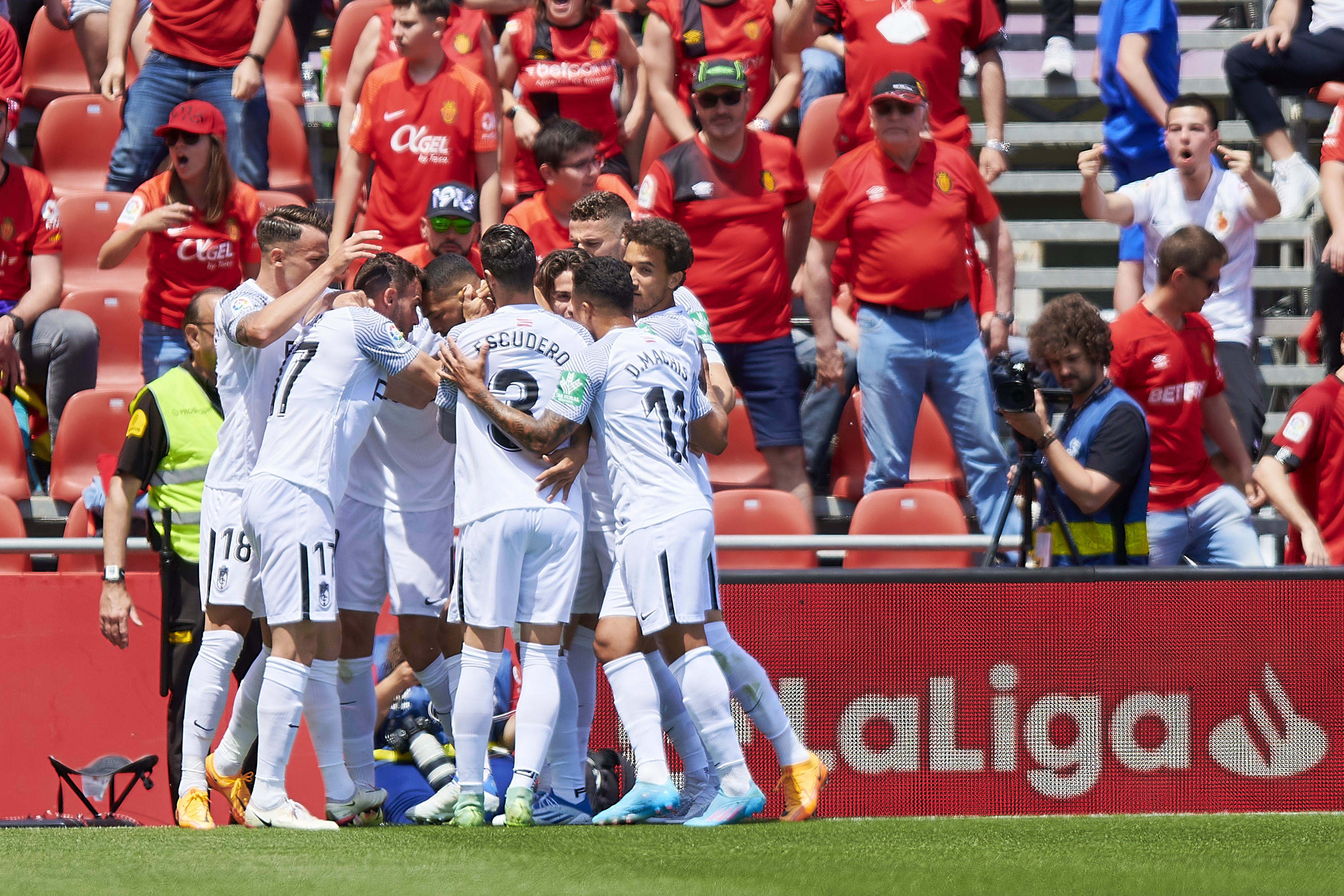 שחקני גרנאדה חוגגים