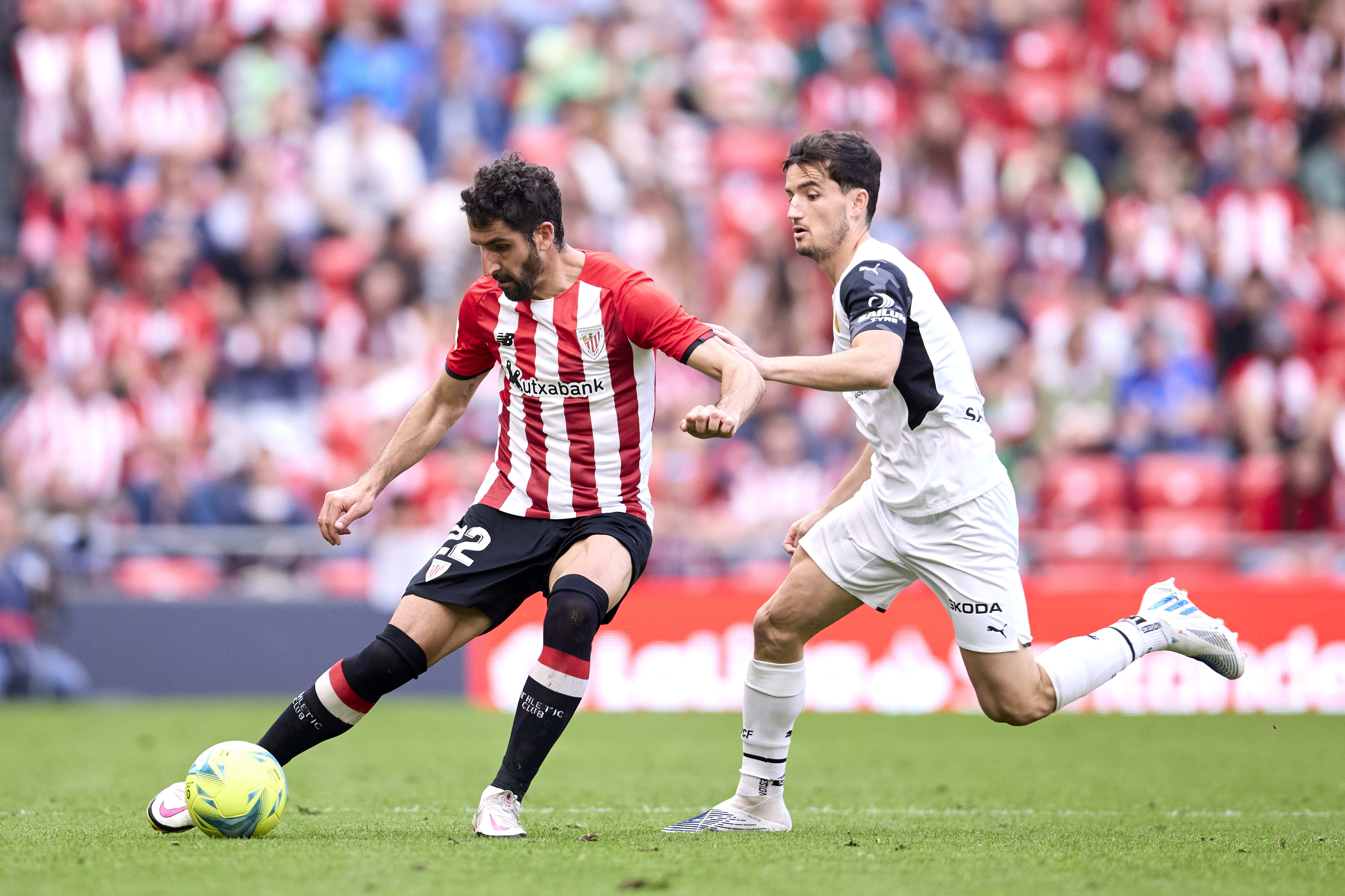 ראול גרסיה שחקן אתלטיק בילבאו מול הוגו גיאמון שחקן ולנסיה