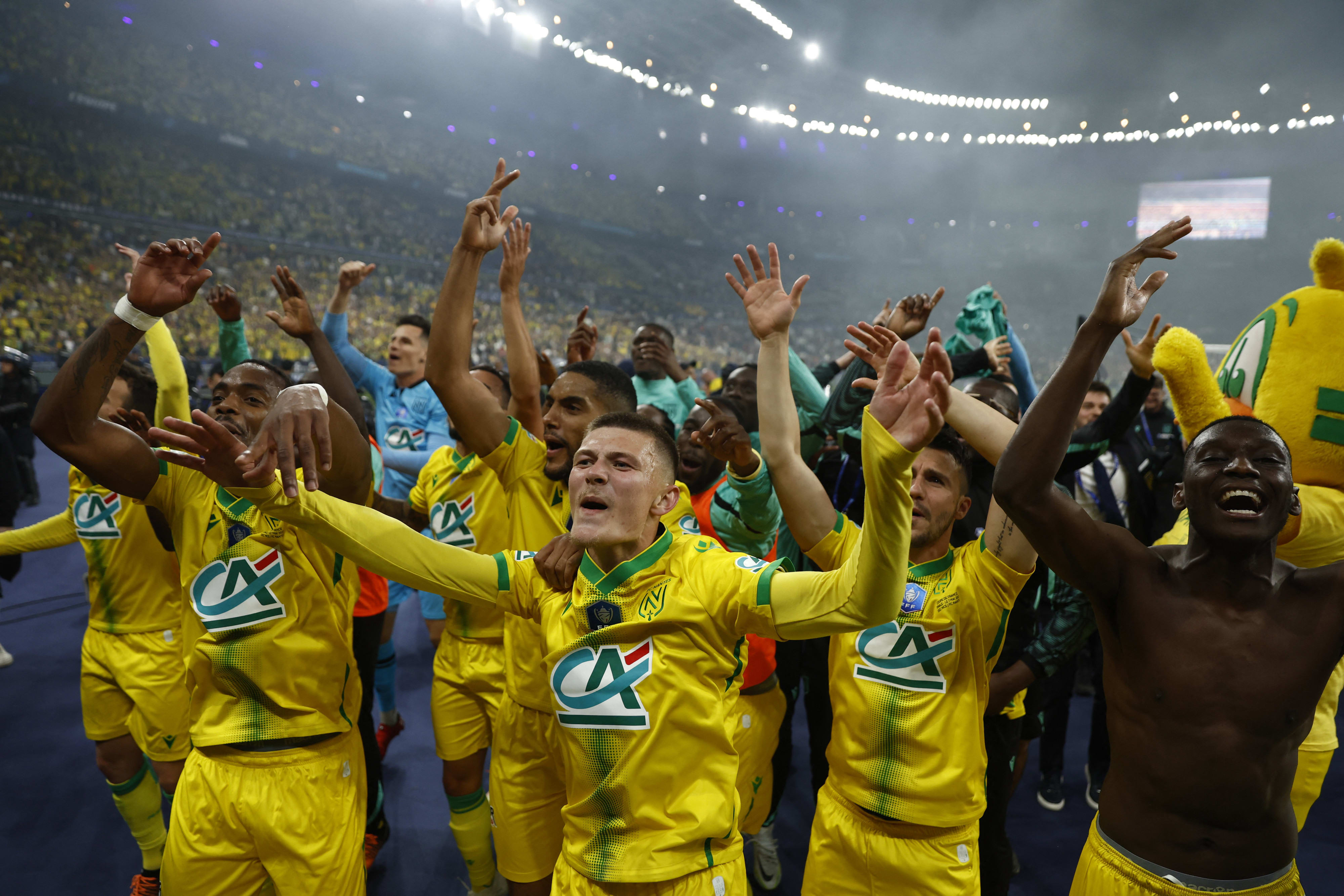 שחקני נאנט חוגגים זכייה בגביע