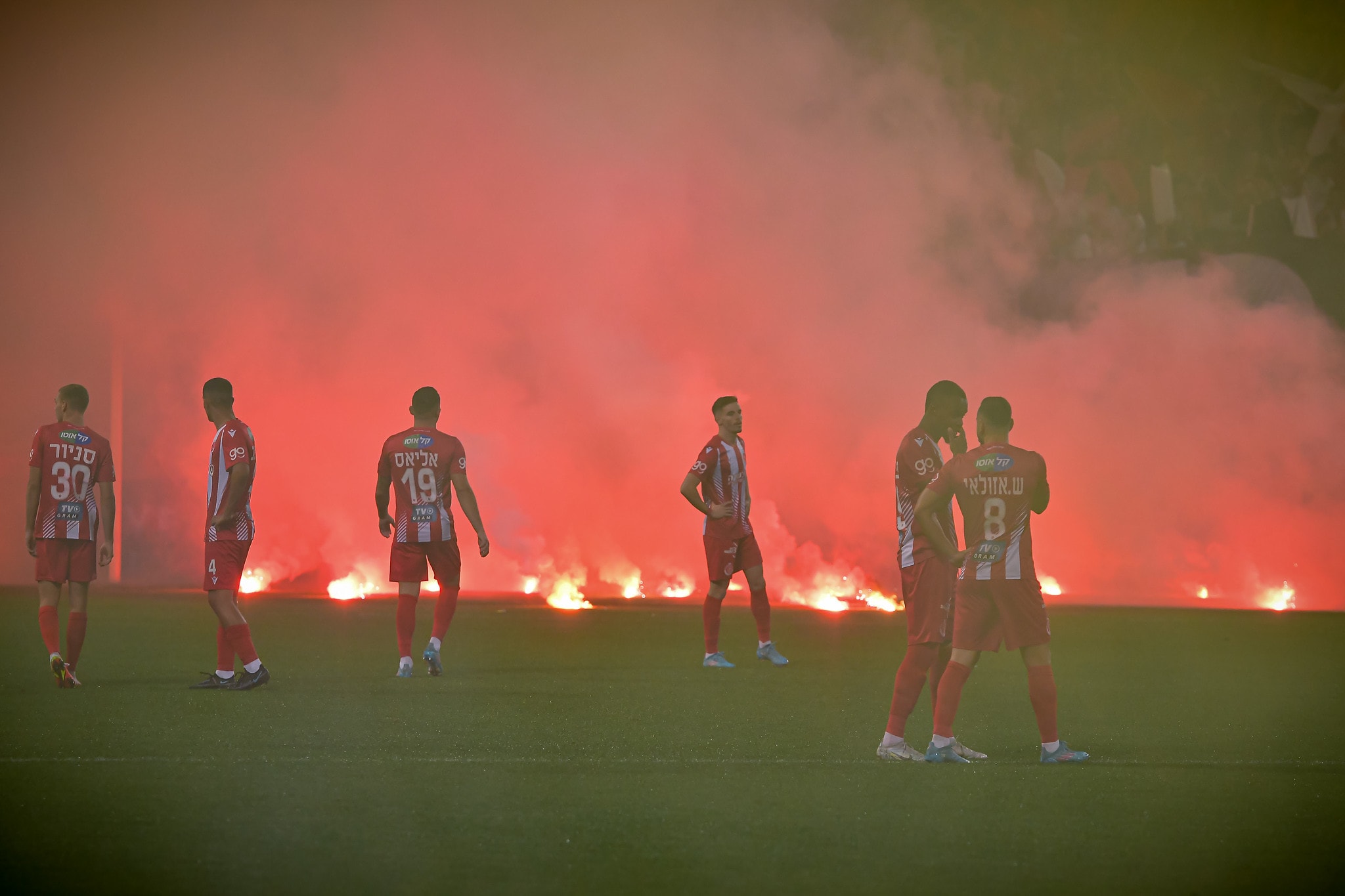 אבוקות בדרבי: שחקני הפועל תל אביב