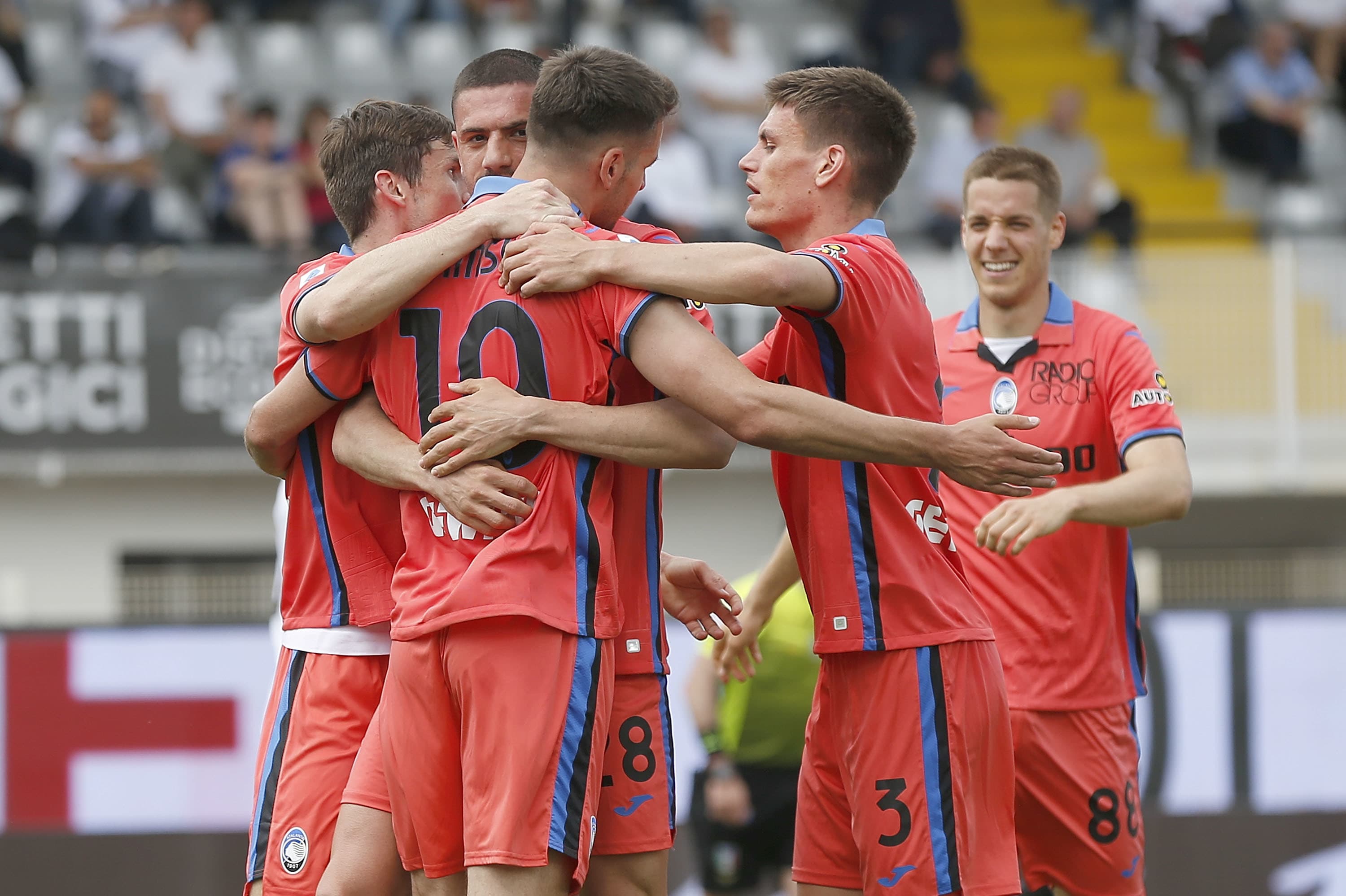 שחקני אטאלנטה חוגגים