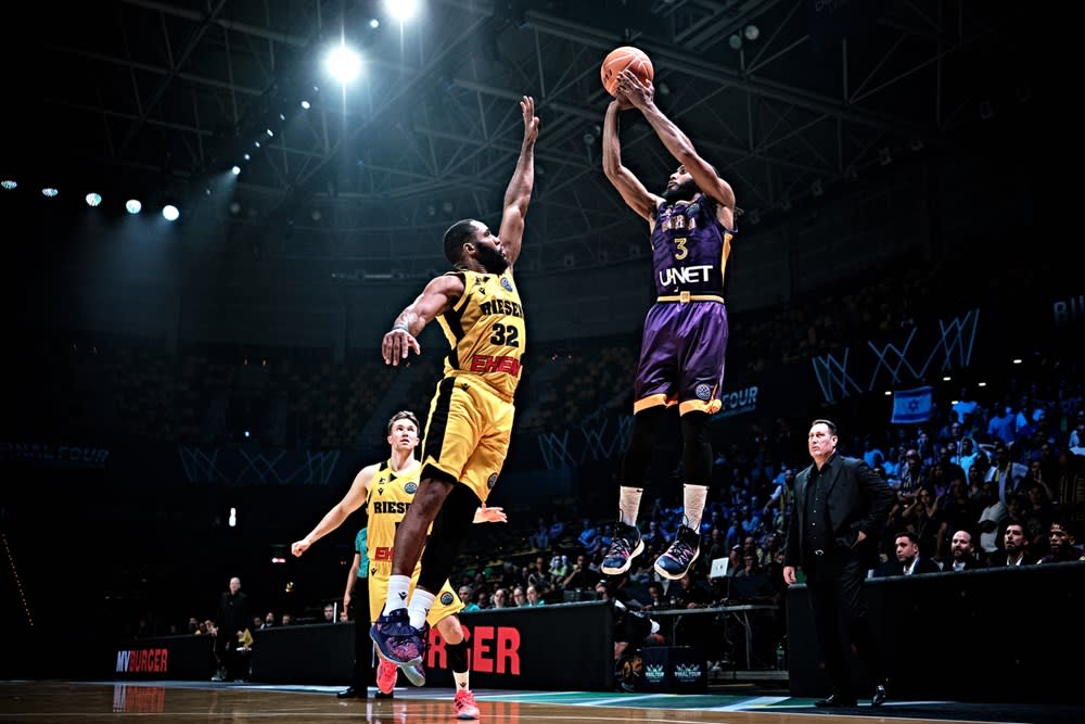 אדם סמית' הפועל חולון