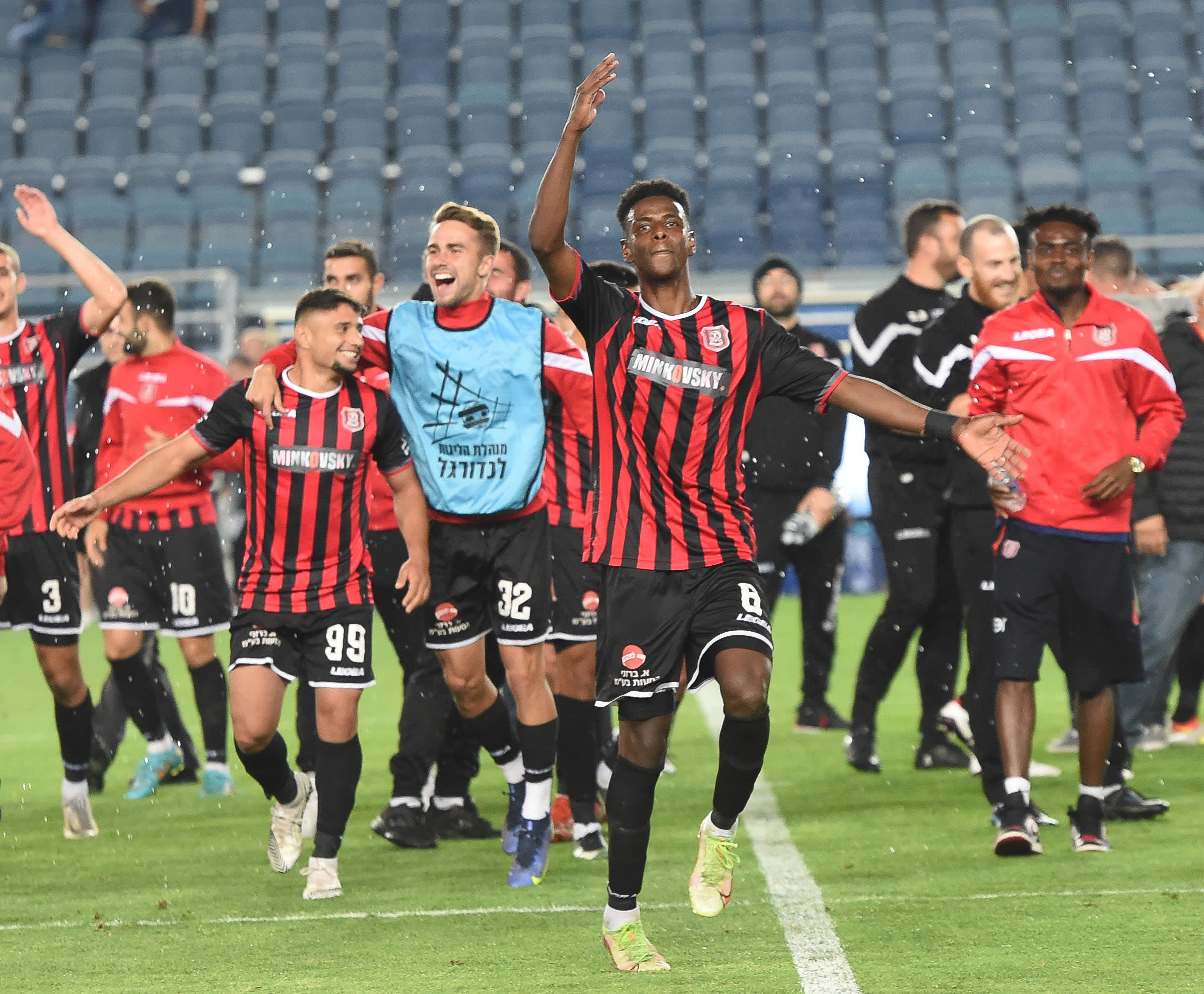 אווקה אשטה שחקן הפועל ירושלים חוגג