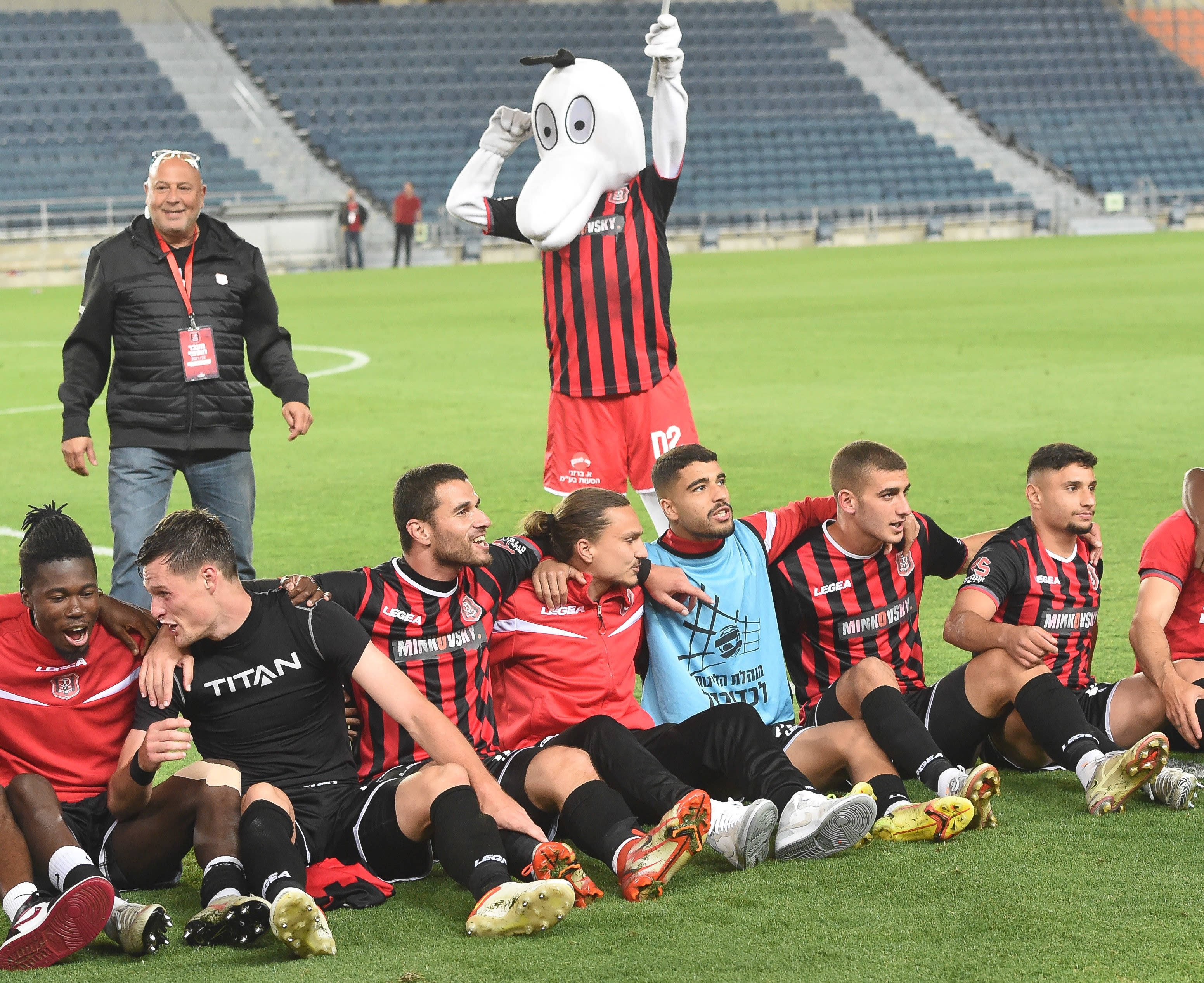 שחקני הפועל ירושלים חוגגים