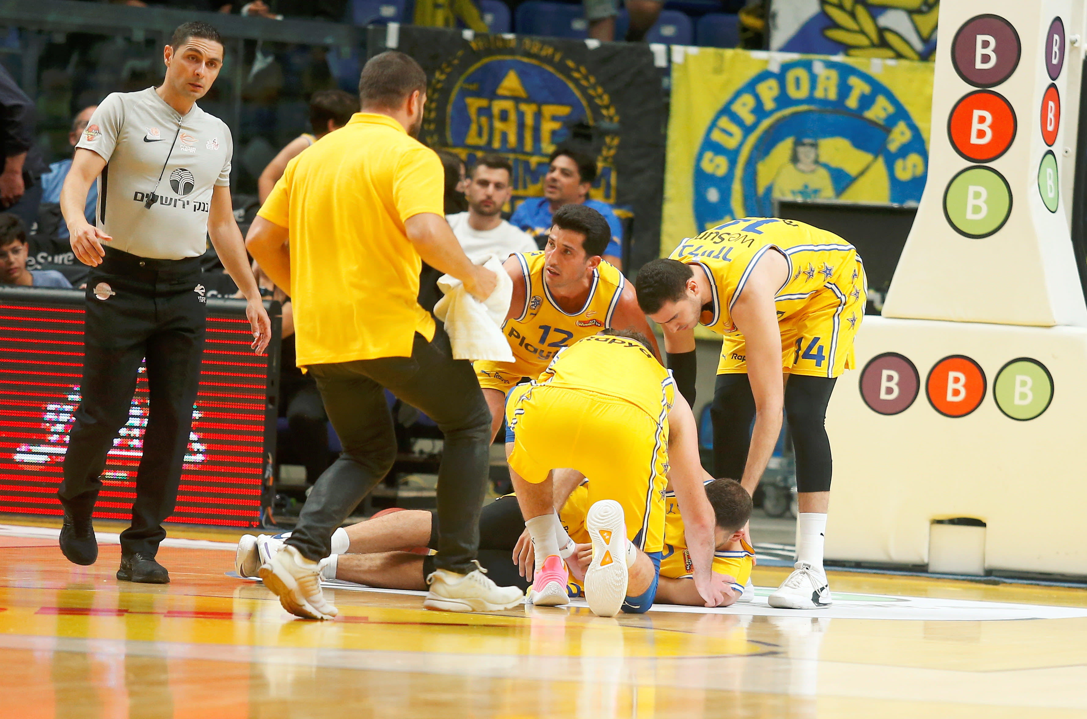 שחקני מכבי תל אביב ג'ון דיברתולומאו, עוז בלייזר עם אנטה ז'יז'יץ'