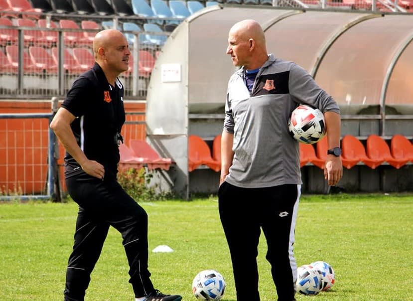 יוסי אבוקסיס מאמן בני יהודה עם יעקב אסייג