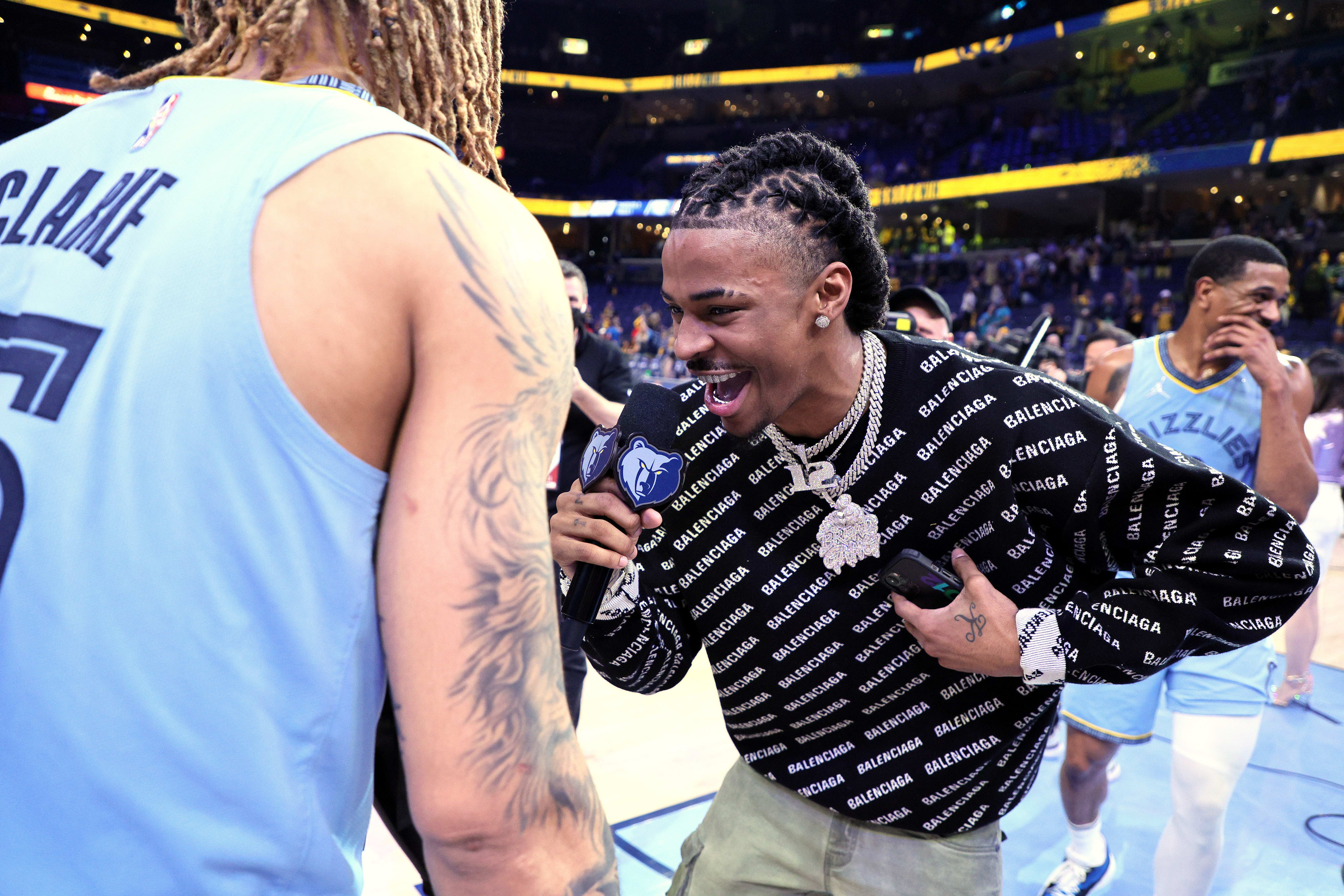 ג'ה מוראנט חוגג ניצחון של ממפיס גריזליס