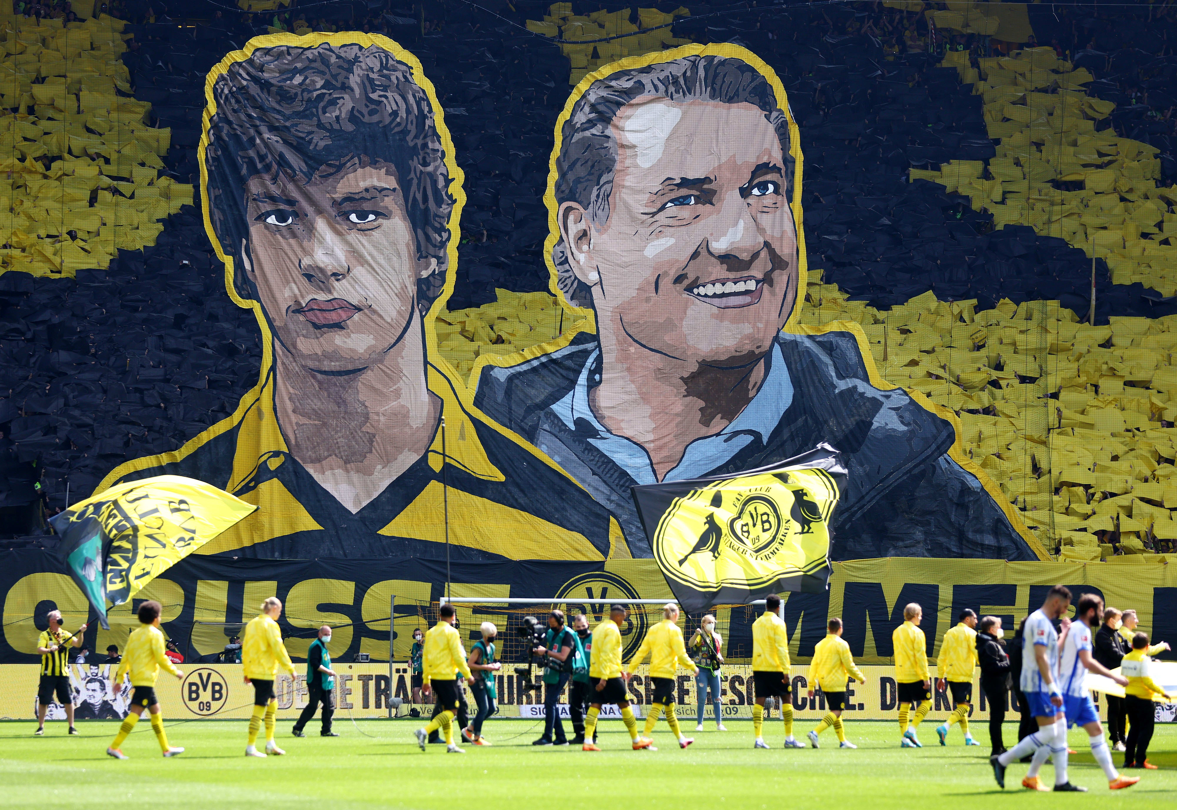 אוהדי בורוסיה דורטמונד נפרדים מהמנהל המקצועי מיכאל צורק