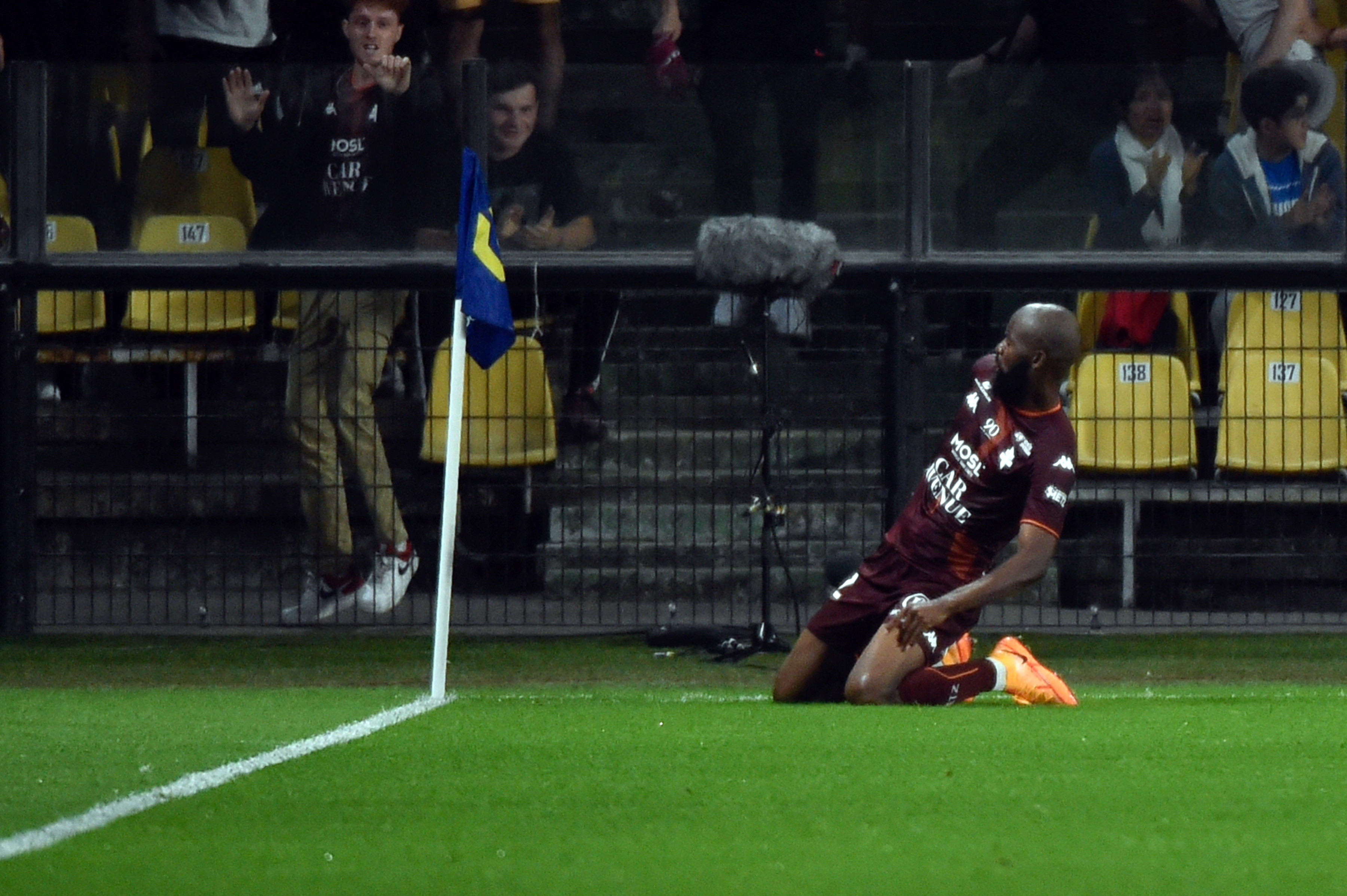 שחקן מץ, דידייה למקל זה, חוגג שער