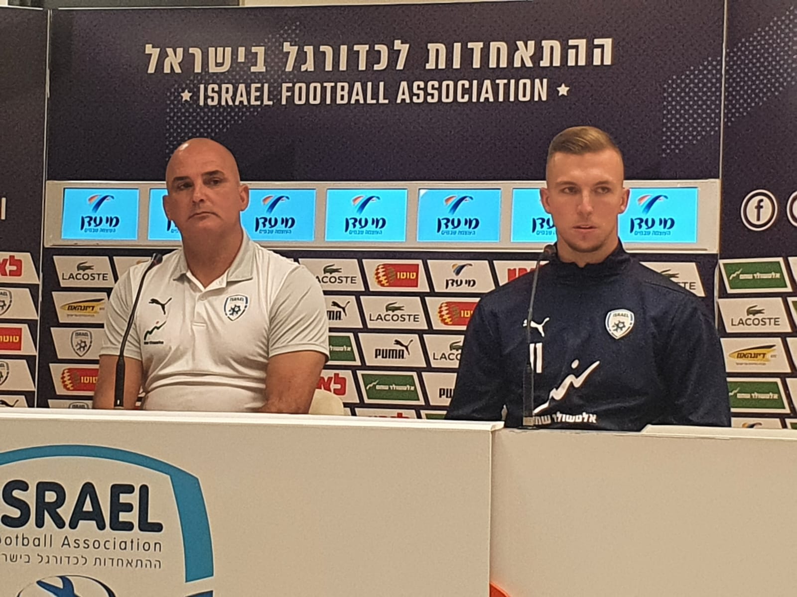 מאמן נבחרת ישראל הצעירה אלון חזן עם עדן קארצב