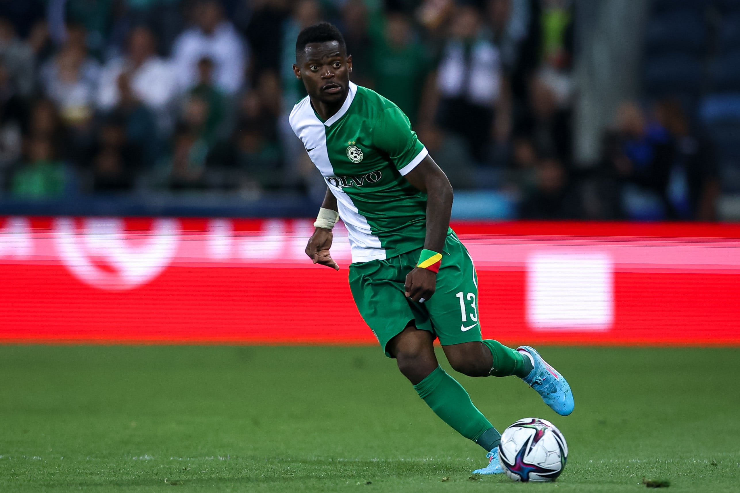 שחקן מכבי חיפה מאוויס צ'יבוטה