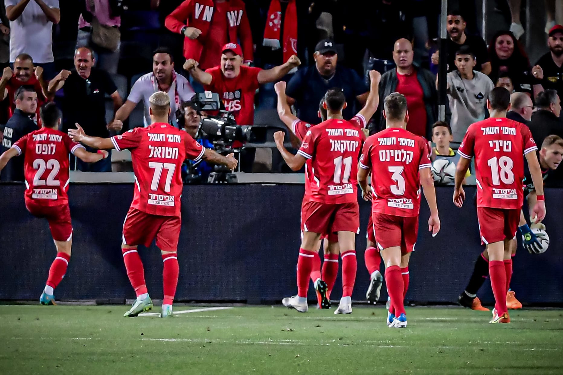 שחקן הפועל באר שבע מיגל ויטור חוגג