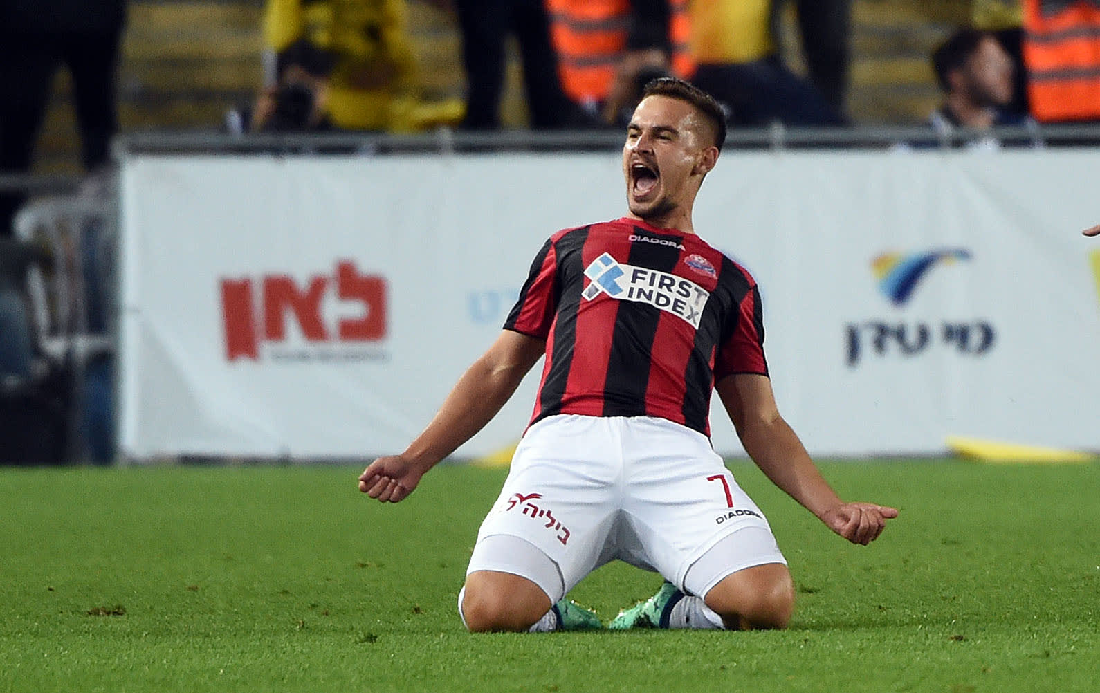 מקסים פלקושצ'נקו שחקן הפועל חיפה חוגג