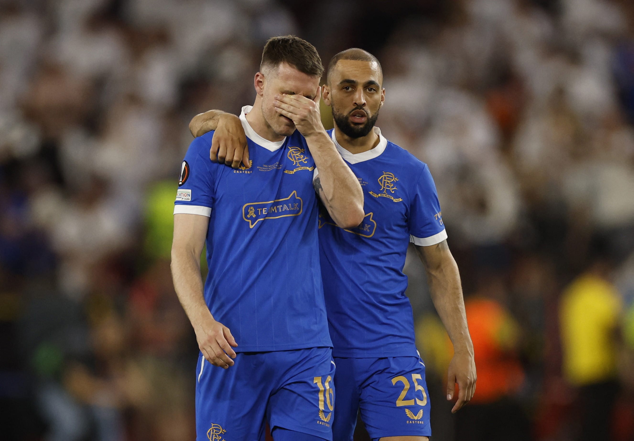 קמאר רוף מנחם את ארון ראמזי שחקני ריינג'רס