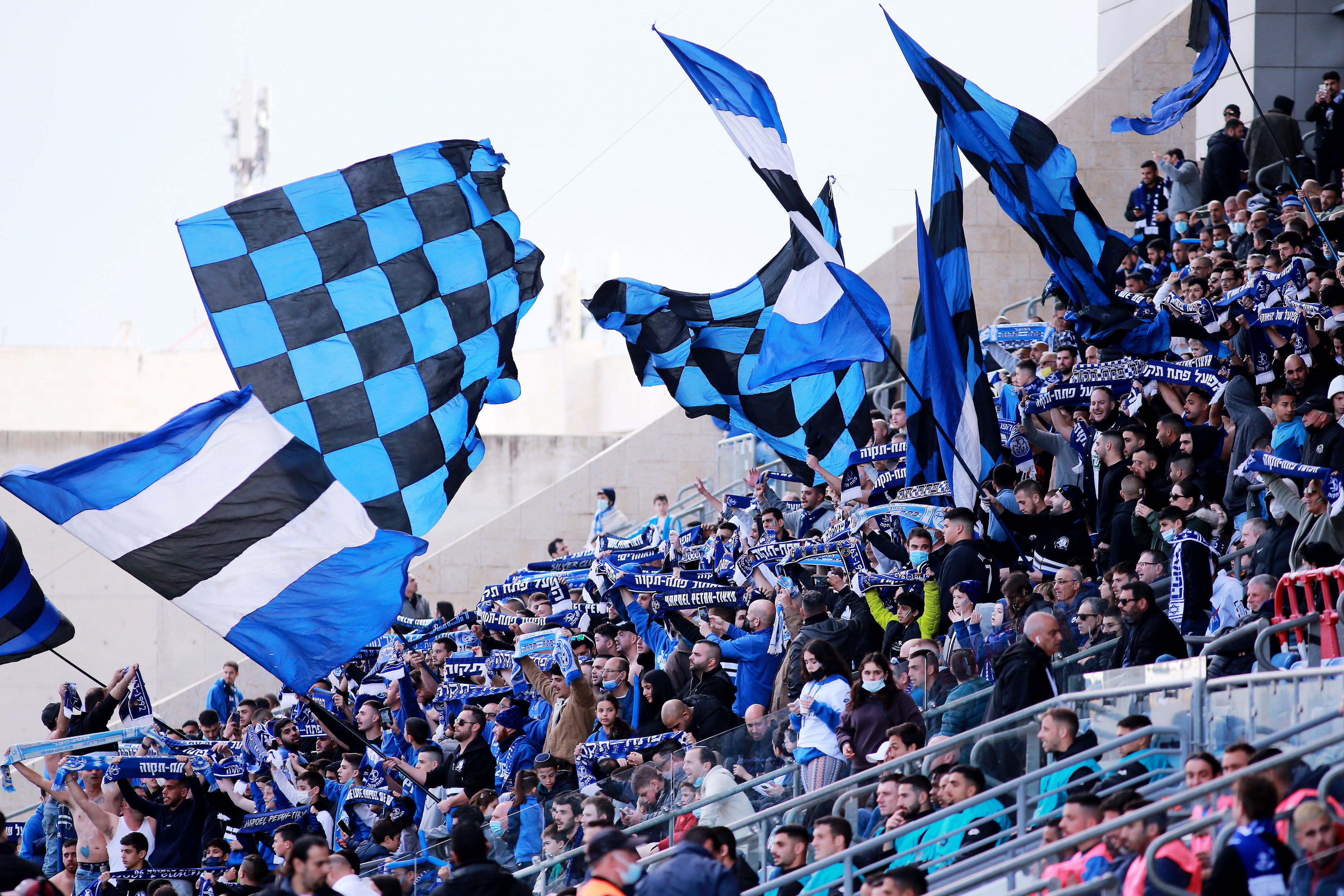 אוהדי הפועל פתח תקוה