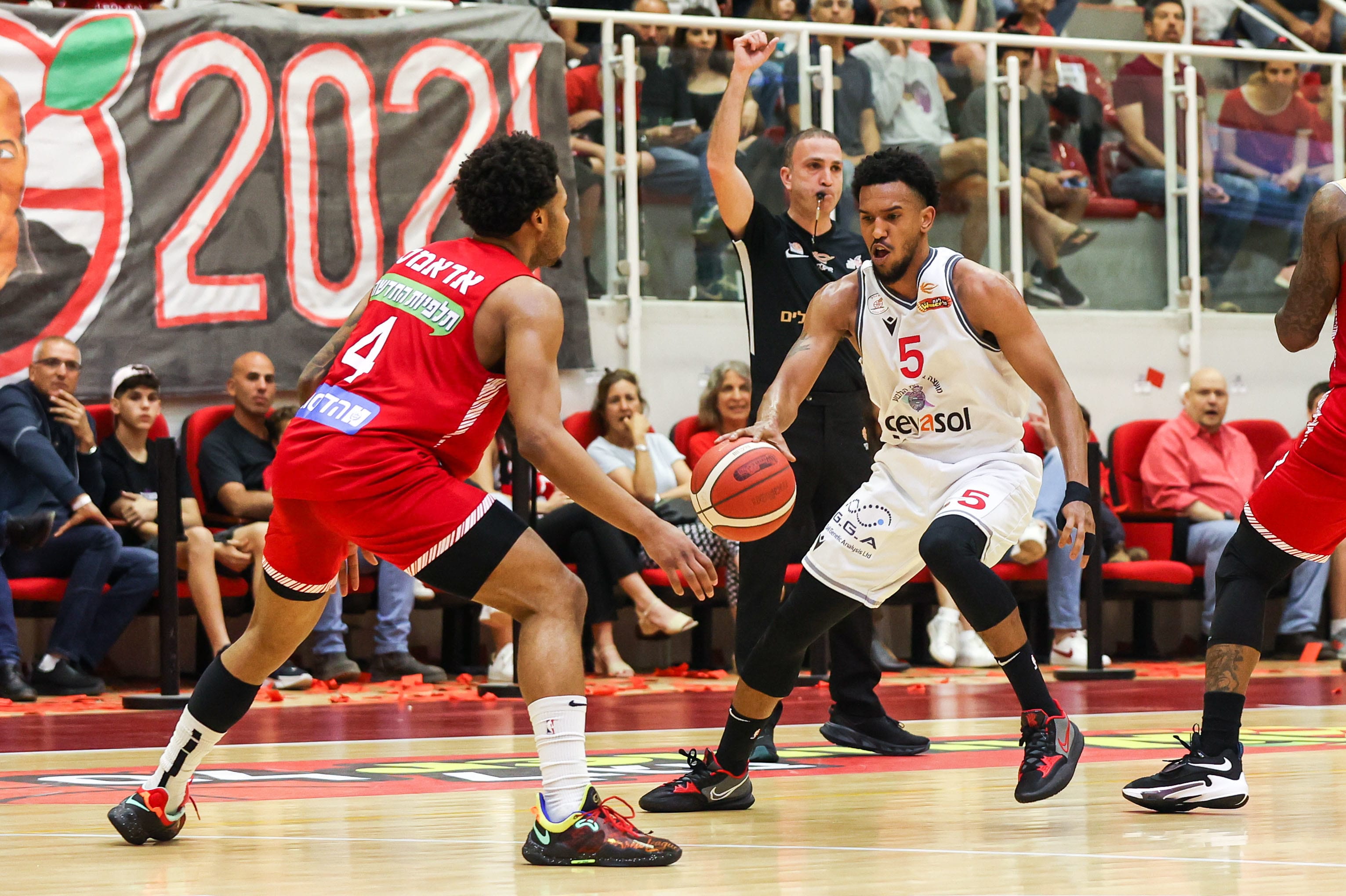 מייקל בריסקר, הפועל גלבוע גליל מול ג'יילן אדאמס, הפועל ירושלים