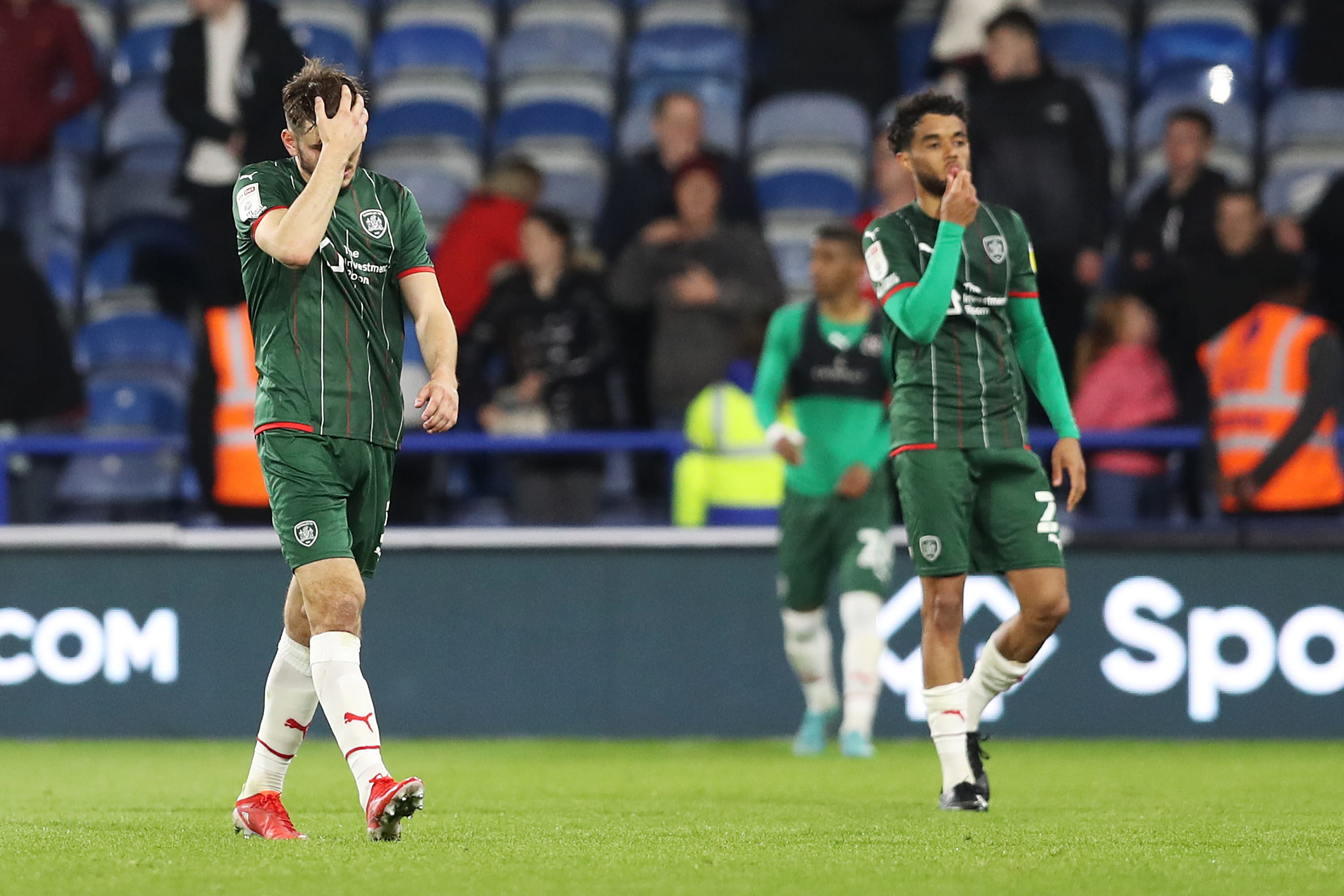 שחקני בארנסלי מאוכזבים לאחר ירידת ליגה