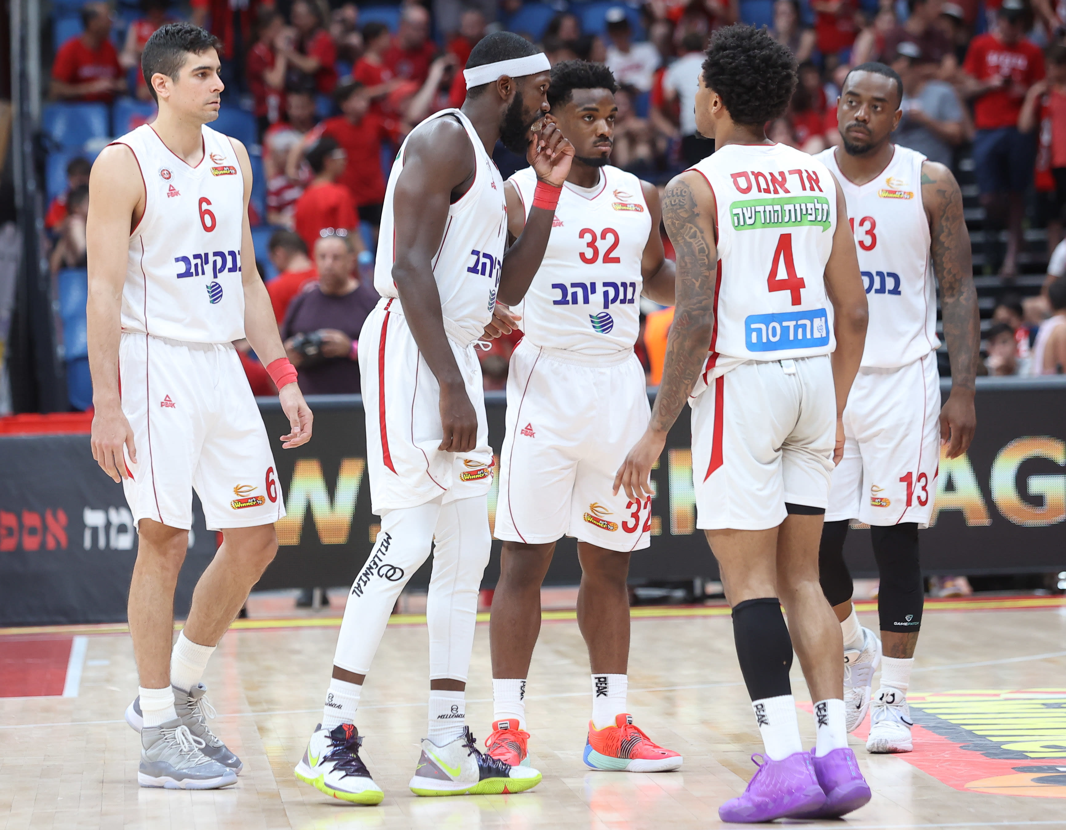 רטין אובאסוהן ושחקני הפועל ירושלים