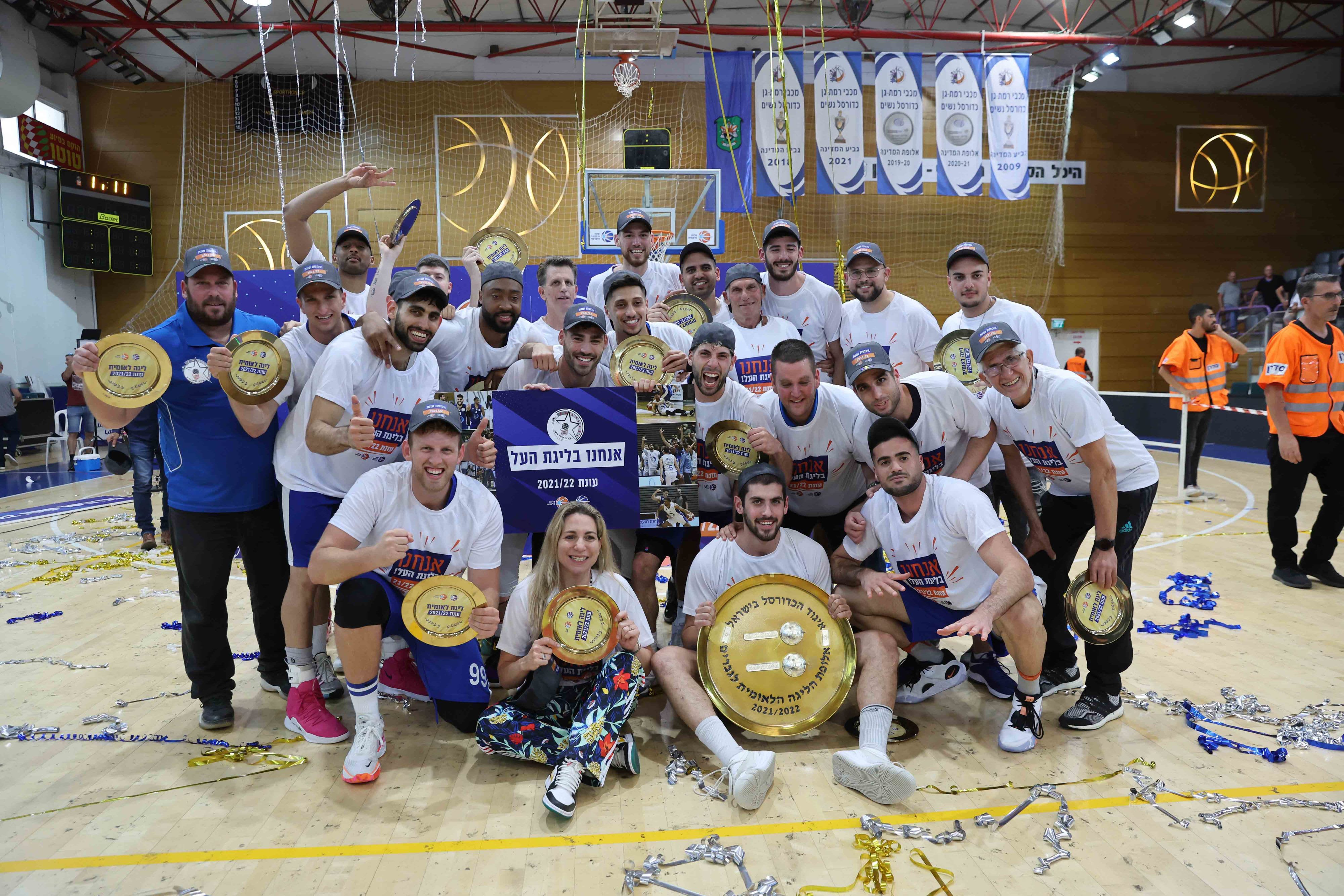 עירוני קרית אתא חוגגת העפלה לליגת העל בכדורסל