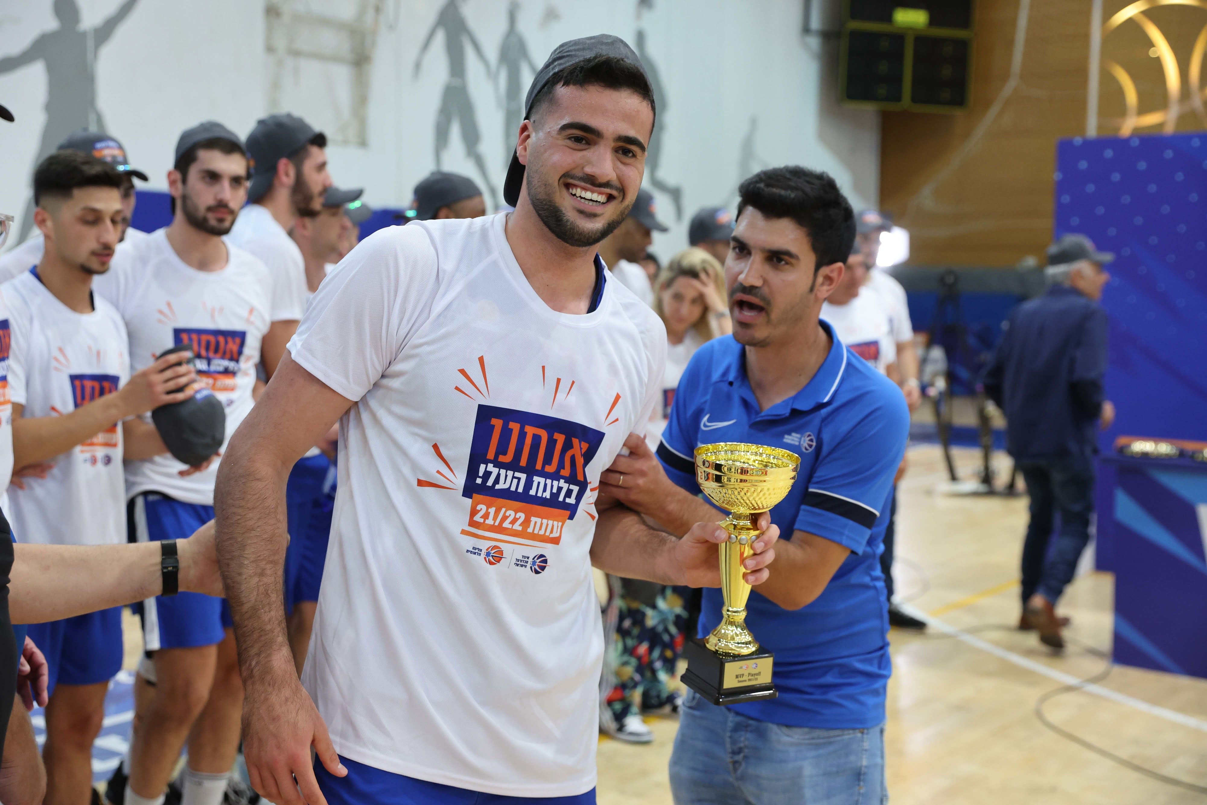 שלו לוגשי, שחקן עירוני קרית אתא