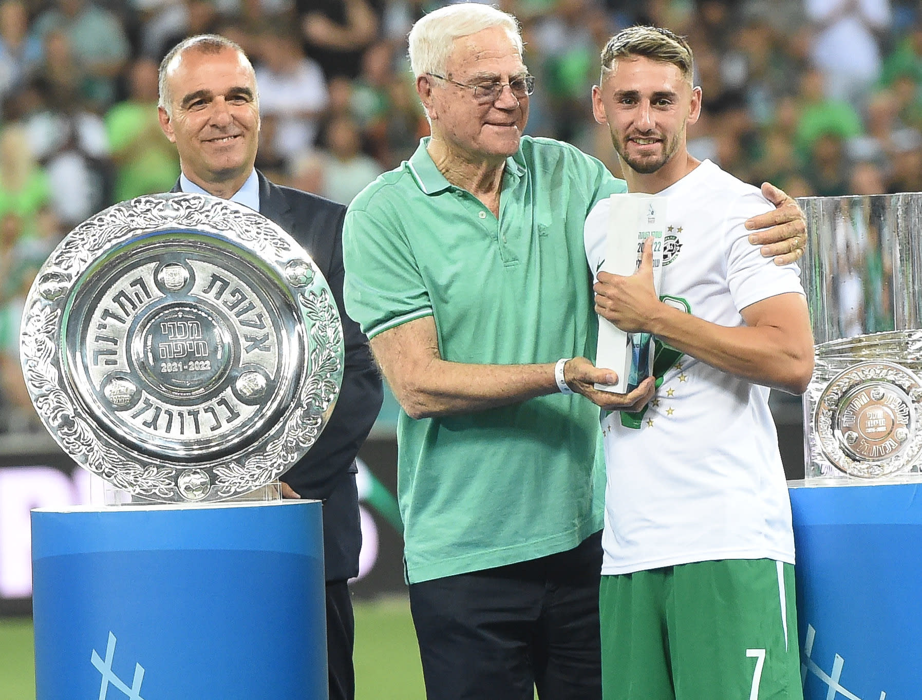 יו"ר המנהלת ארז כלפון עם נשיא מכבי חיפה יעקב שחר, עומר אצילי