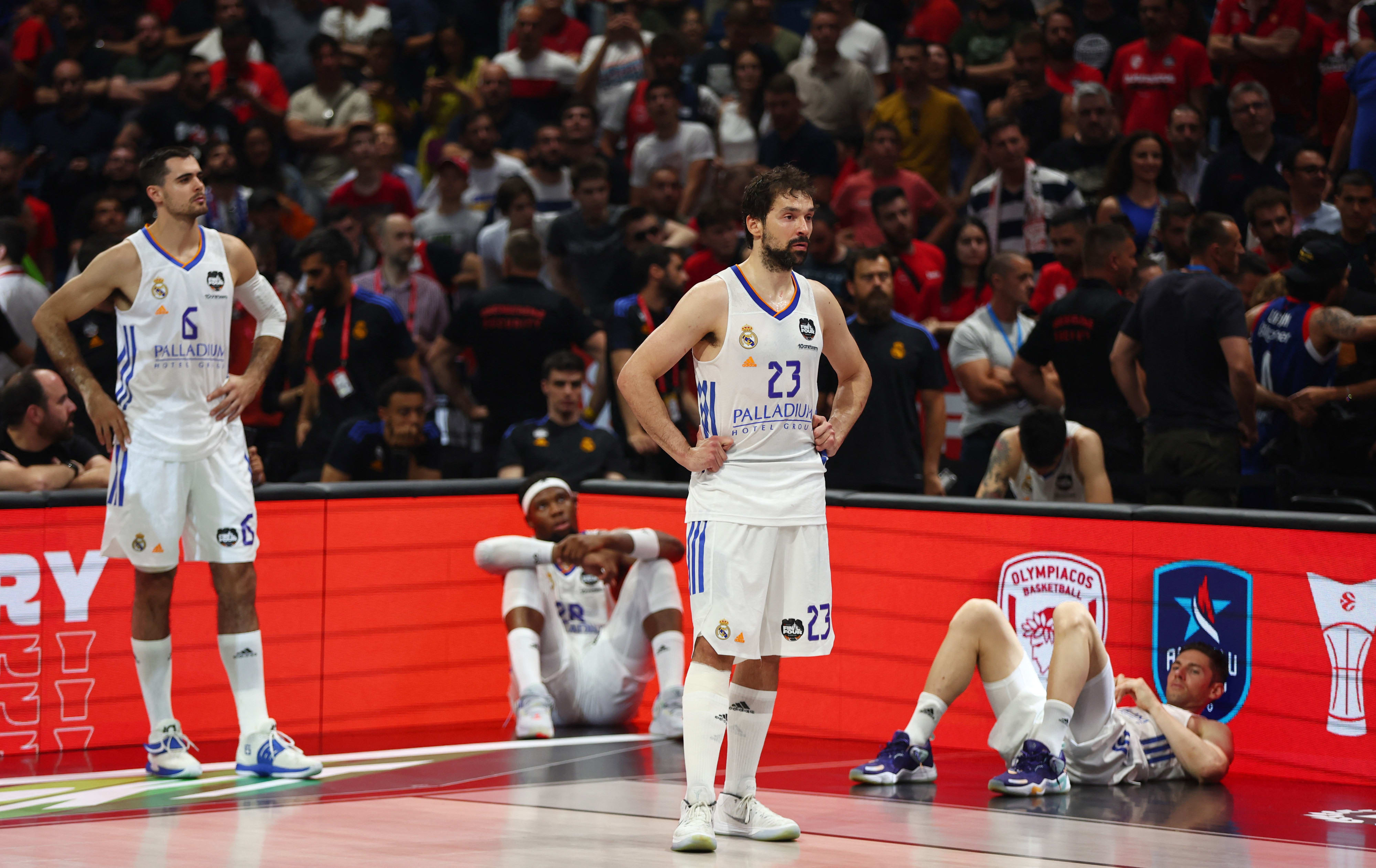 שחקן ריאל מדריד סרחיו יוי עם גבריאל דק