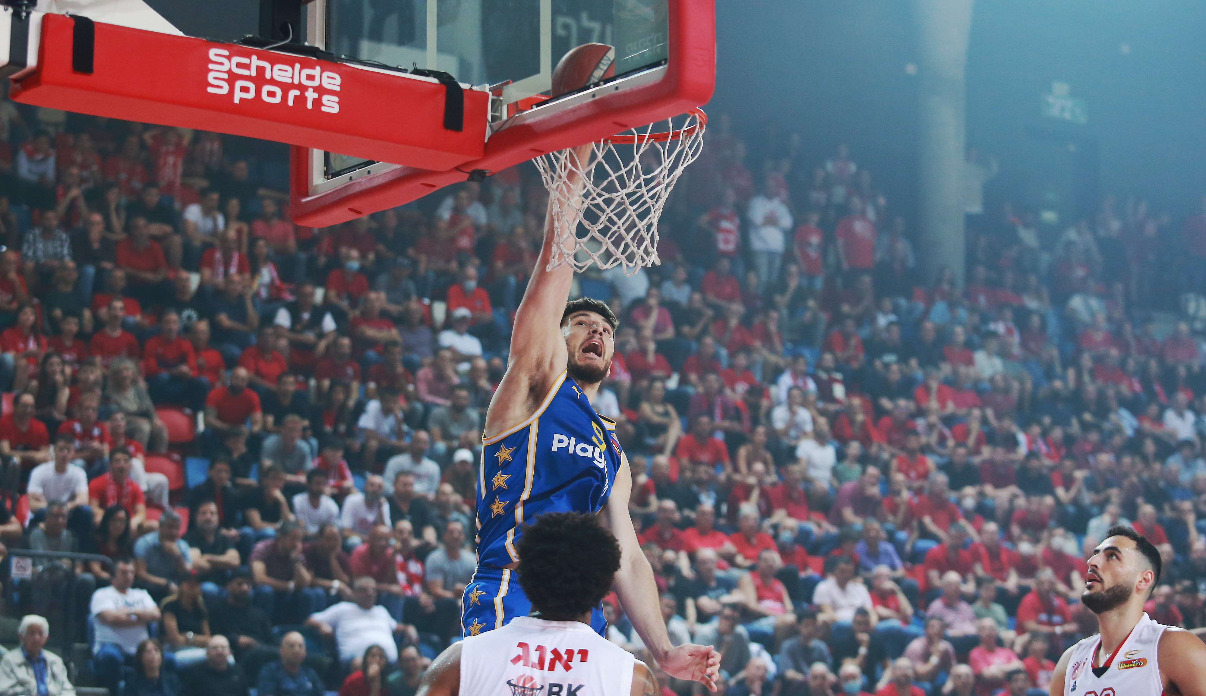 שחקן מכבי תל אביב רומן סורקין