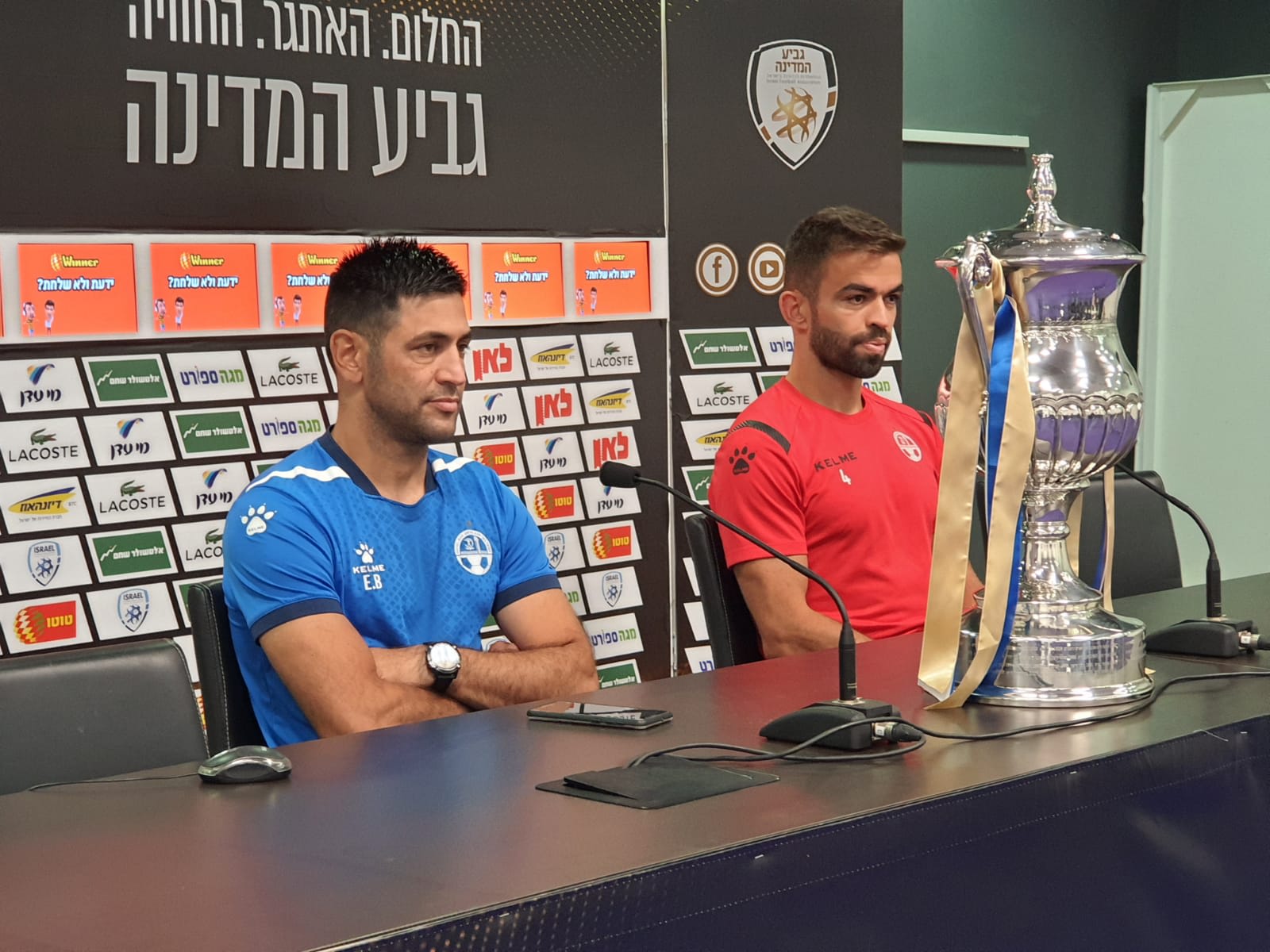 מאמן הפועל באר שבע אליניב ברדה עם מיגל ויטור