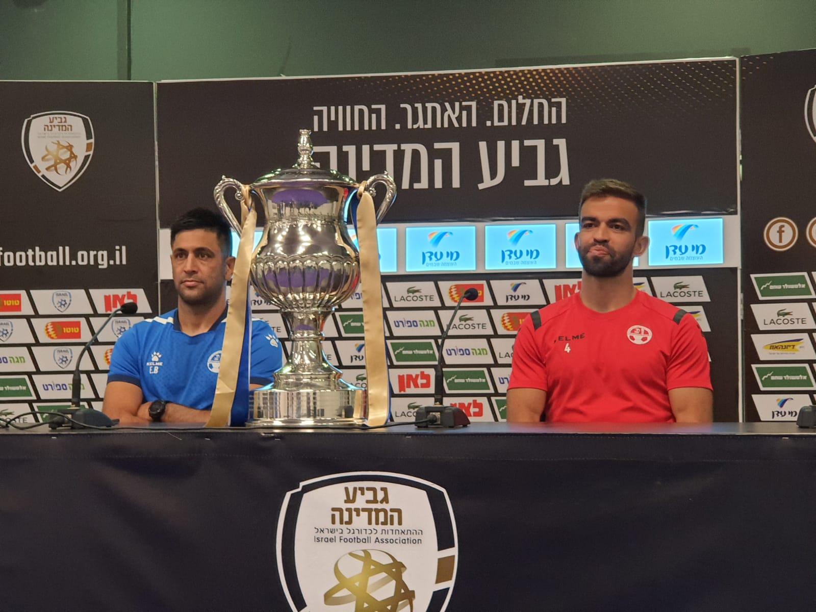 מאמן הפועל באר שבע אליניב ברדה עם מיגל ויטור