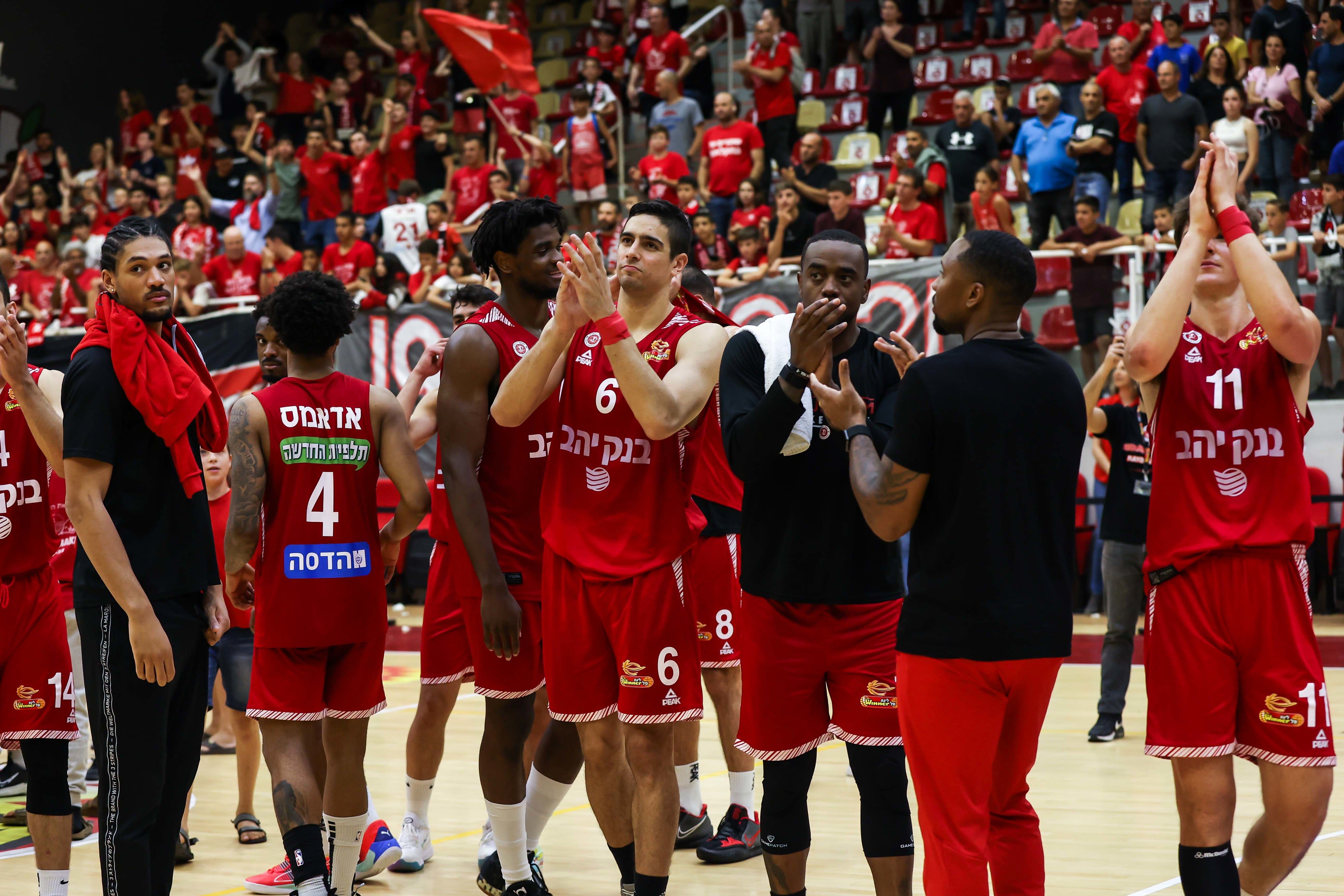 שחקני הפועל ירושלים חוגגים