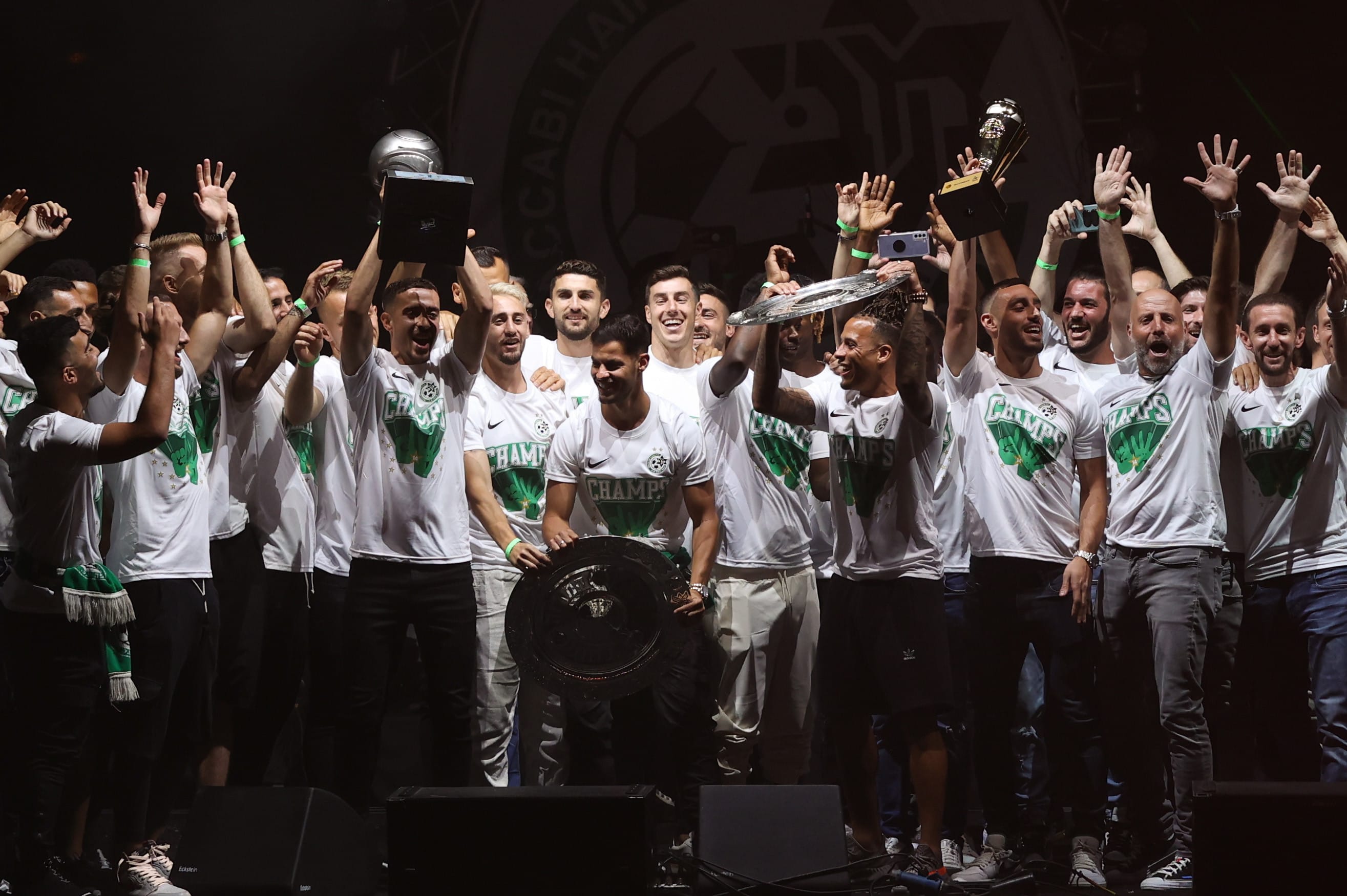 שחקני מכבי חיפה בחגיגות האליפות