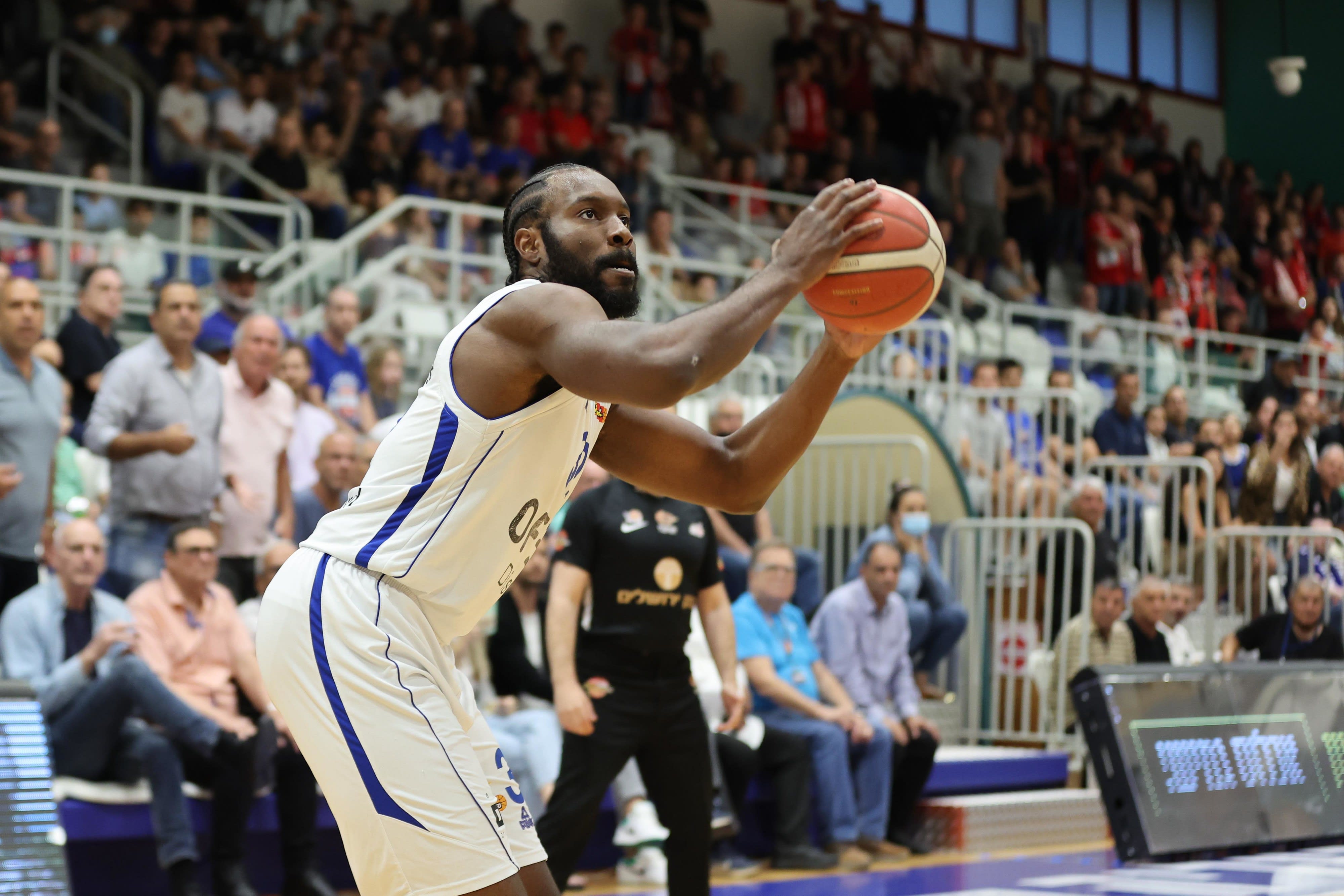 צ'ינאנו אונואקו שחקן בני הרצליה