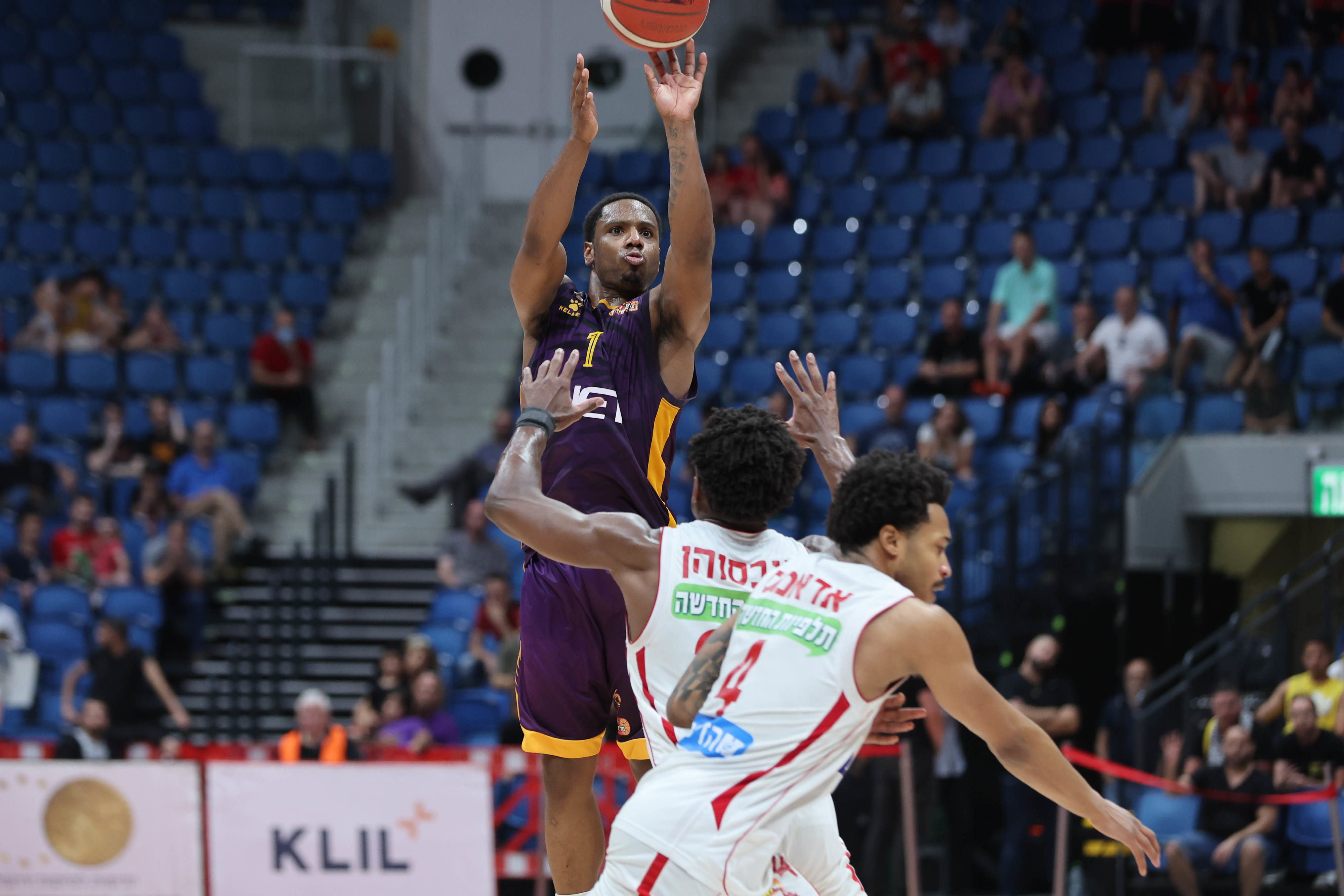 ג'ו רגלנד שחקן הפועל חולון