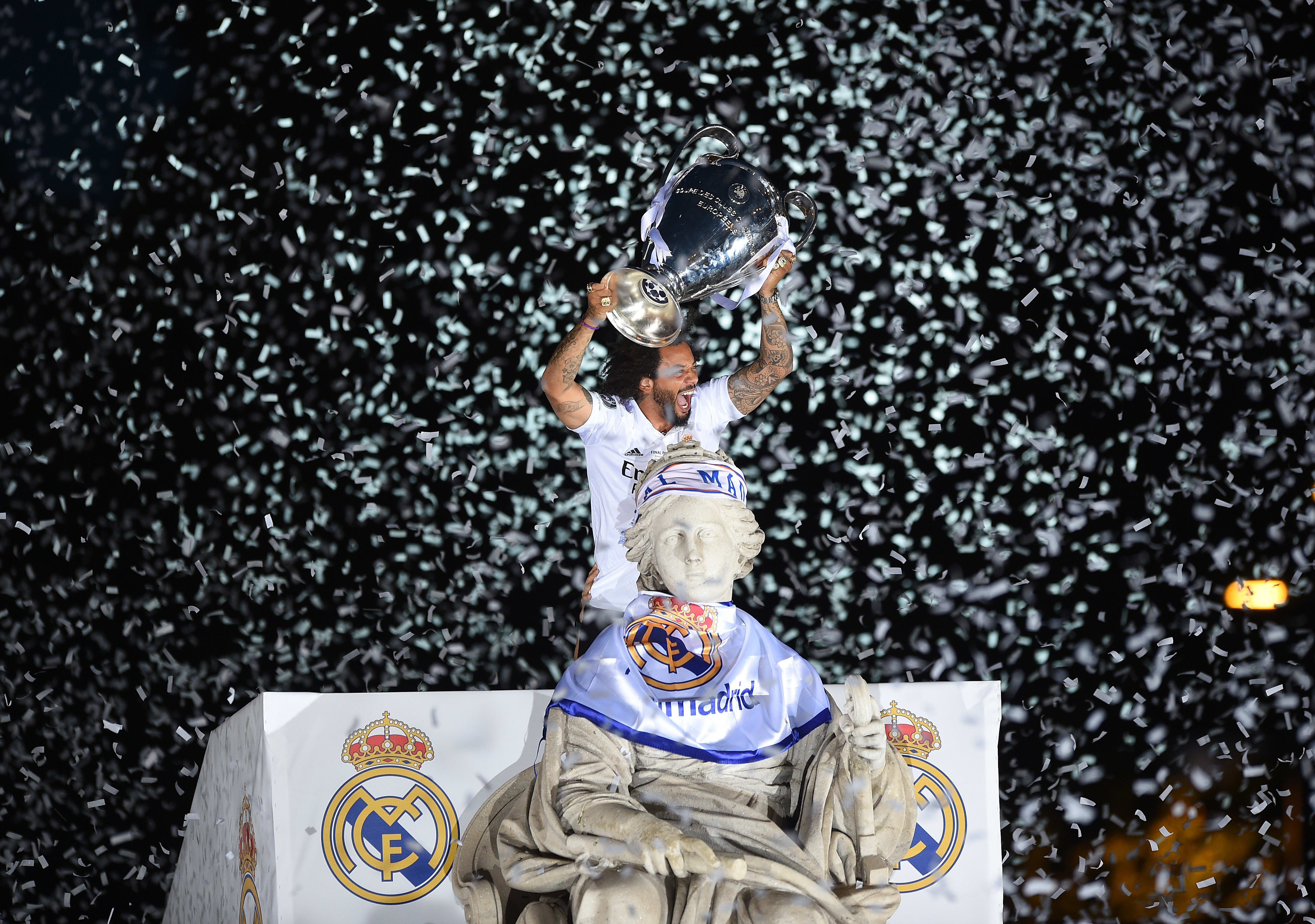 מרסלו, מגן ריאל מדריד, חוגג עם גביע האלופות