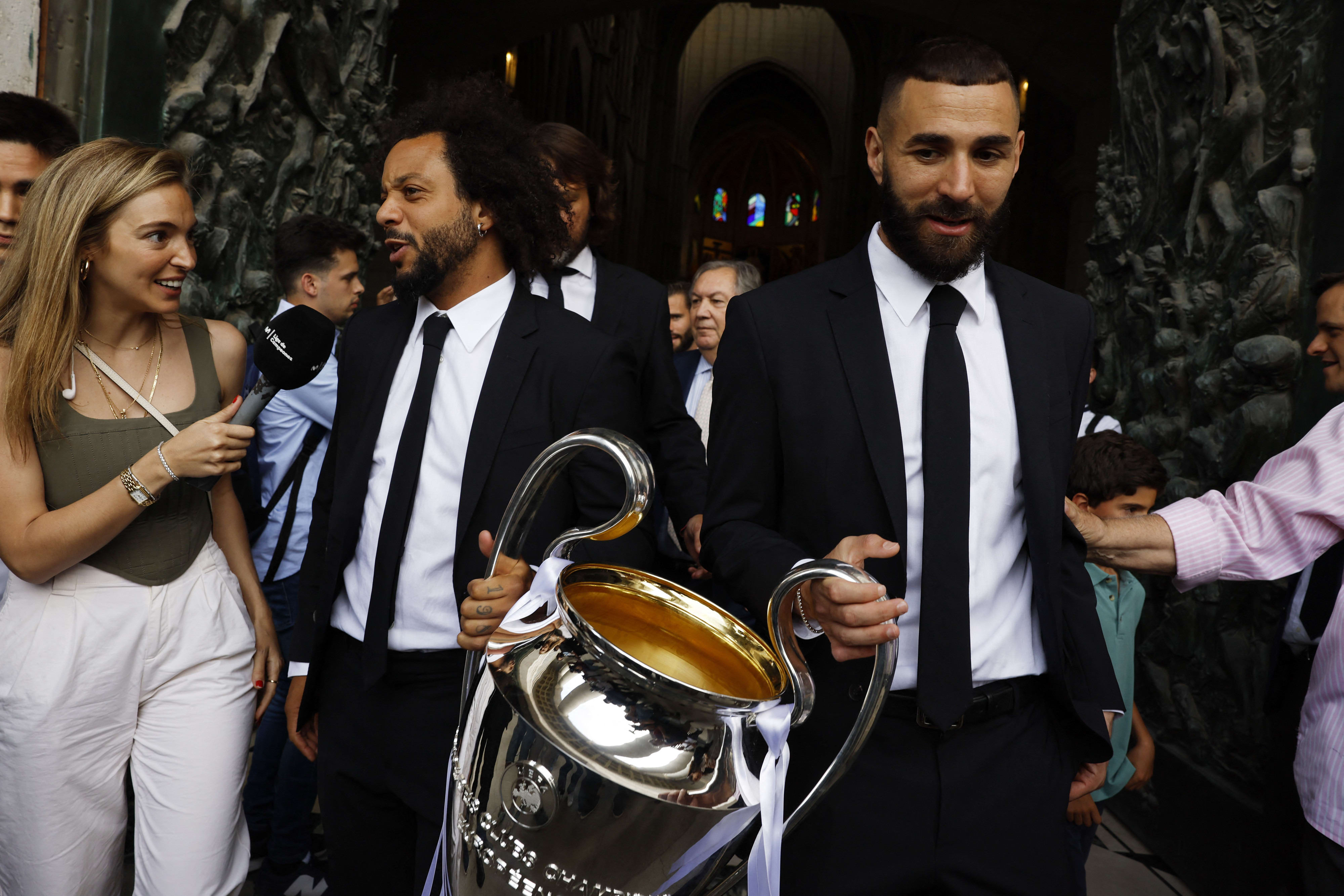 קארים בנזמה, מרסלו שחקני ריאל מדריד עם הגביע לקראת מצעד הזכייה בליגת האלופות