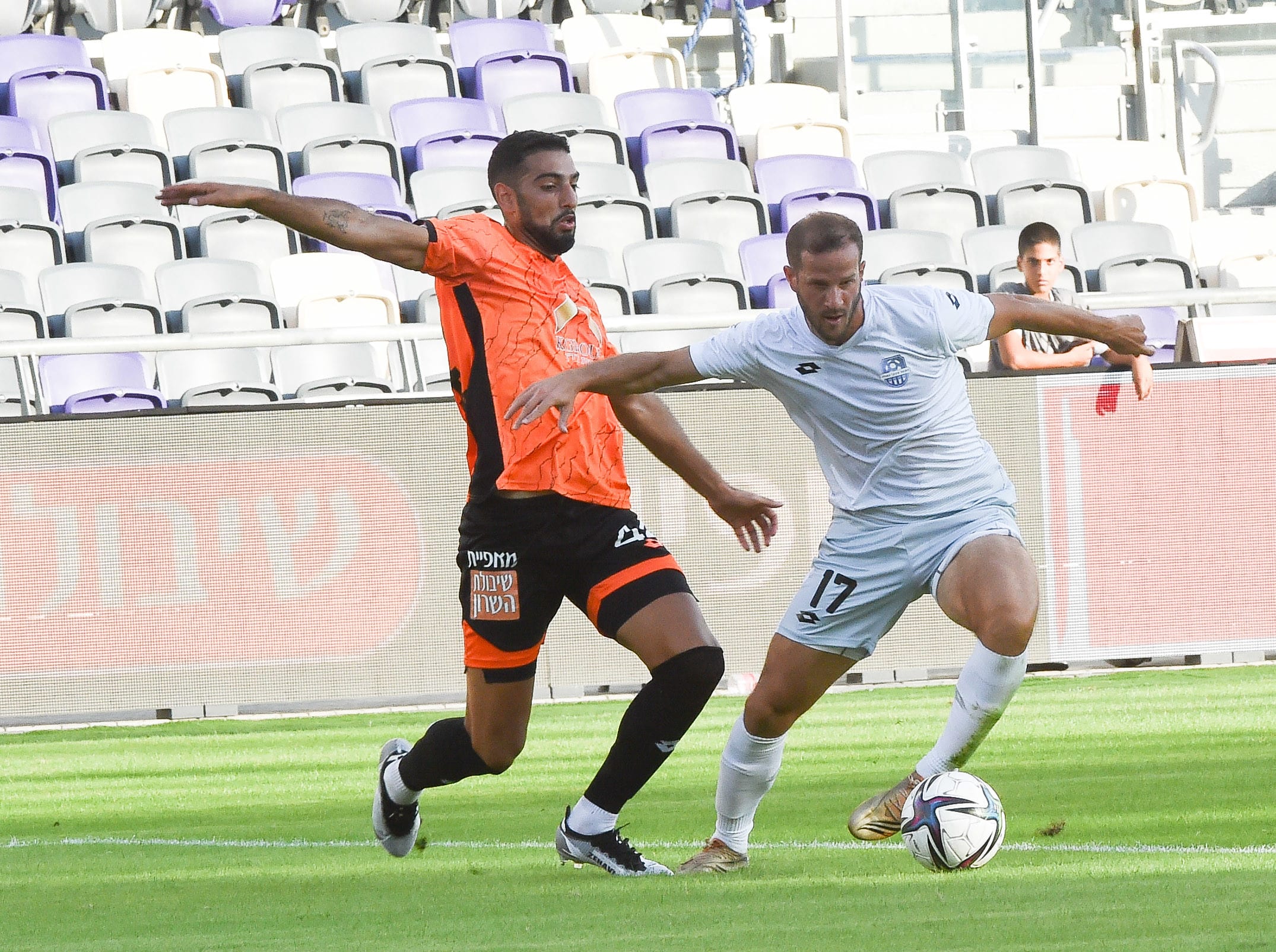 שחר הירש שחקן הפועל עפולה מול אור זהבי שחקן בני יהודה