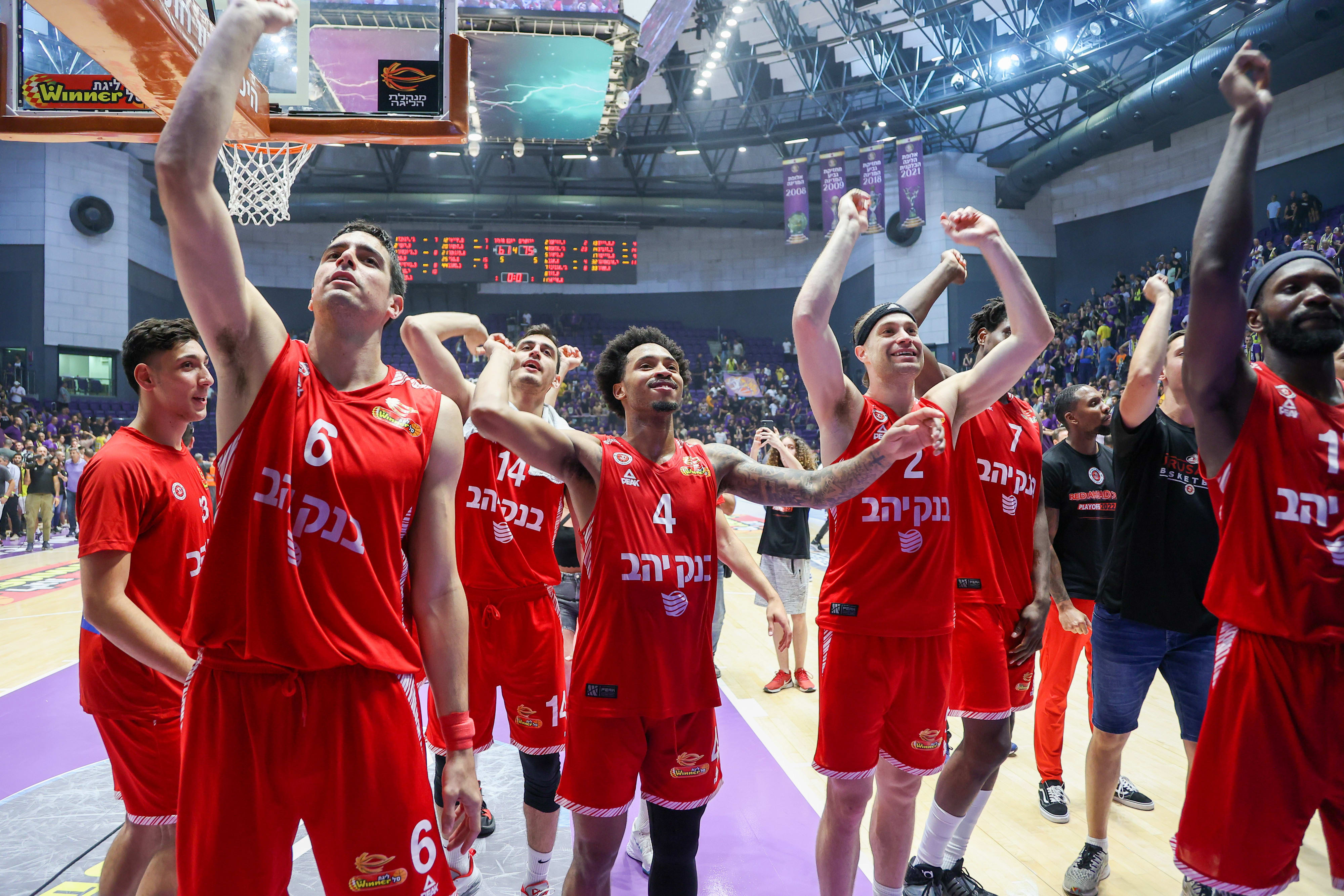 שחקני הפועל ירושלים איתי שגב, ג'יילן אדאמס, ווילי וורקמן