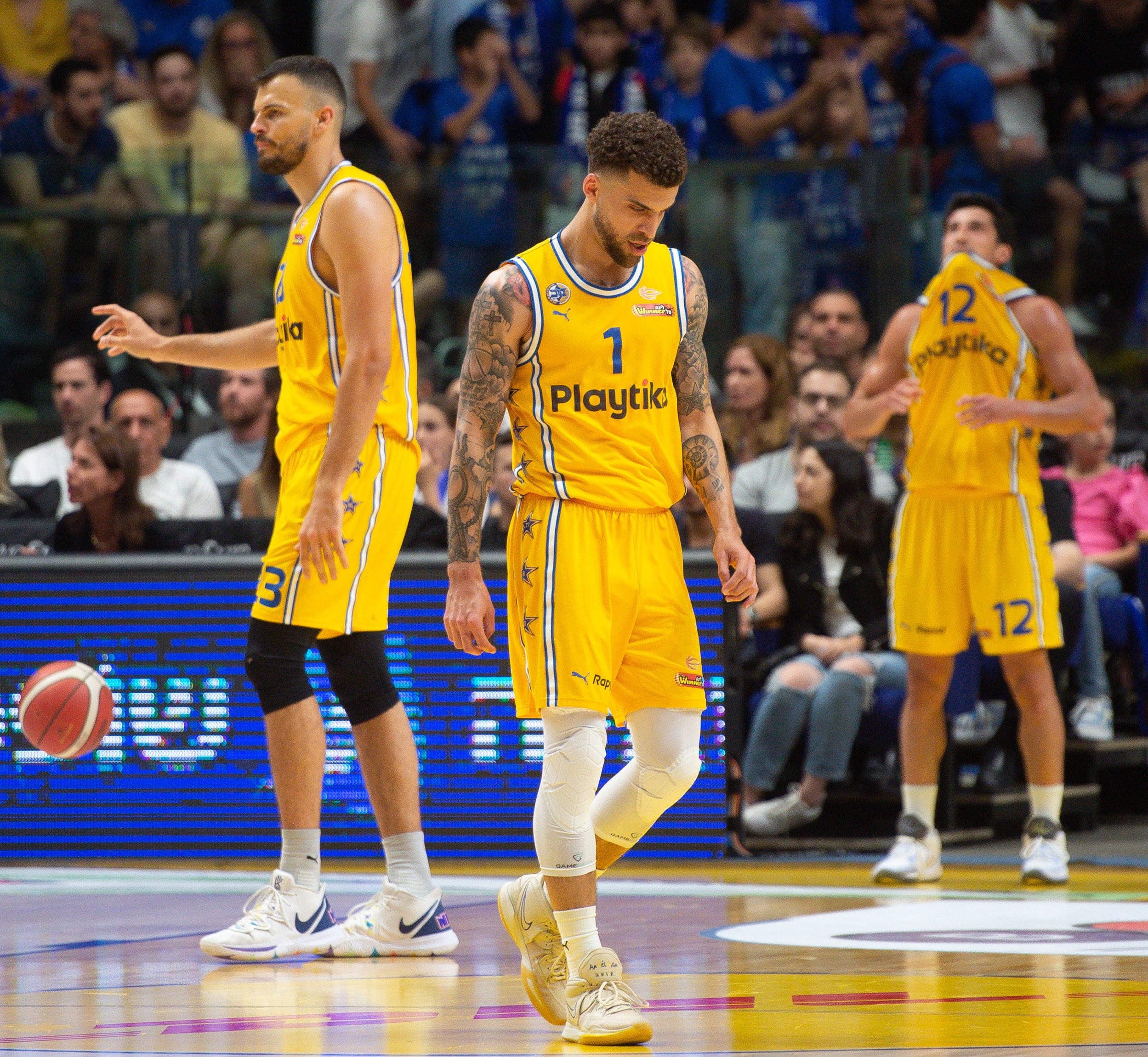 שחקני מכבי תל אביב סקוטי ווילבקין, אנטה ז'יז'יץ', ג'ון דיברתולומאו מאוכזבים