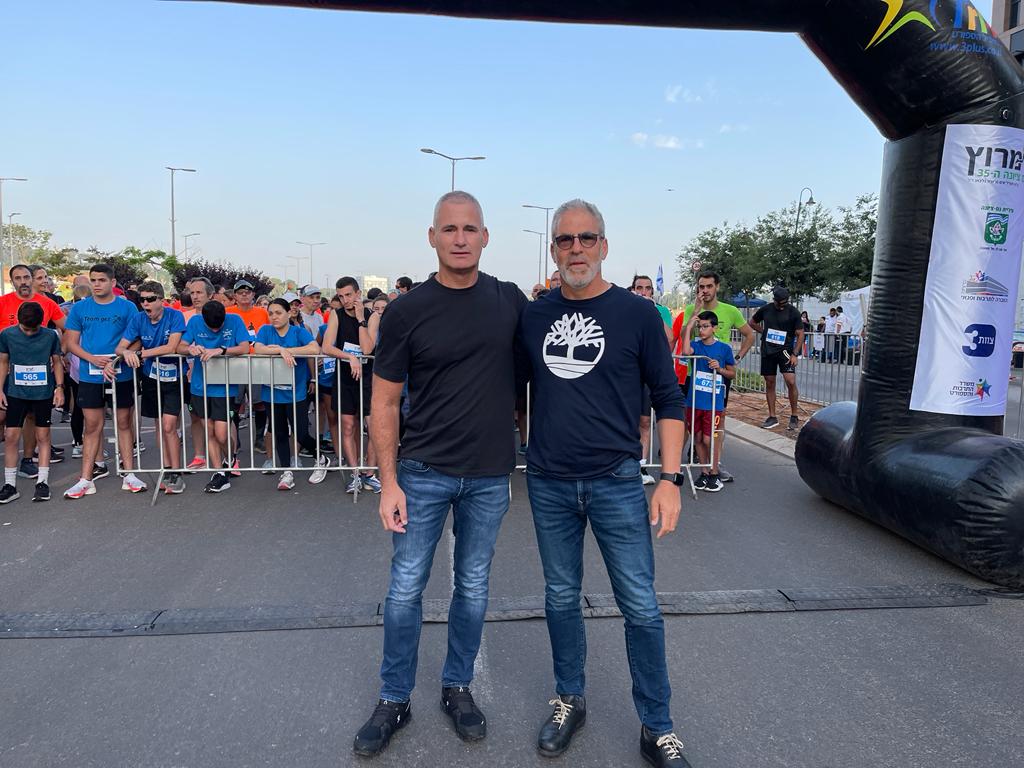 ניר גלבוע ואחיו