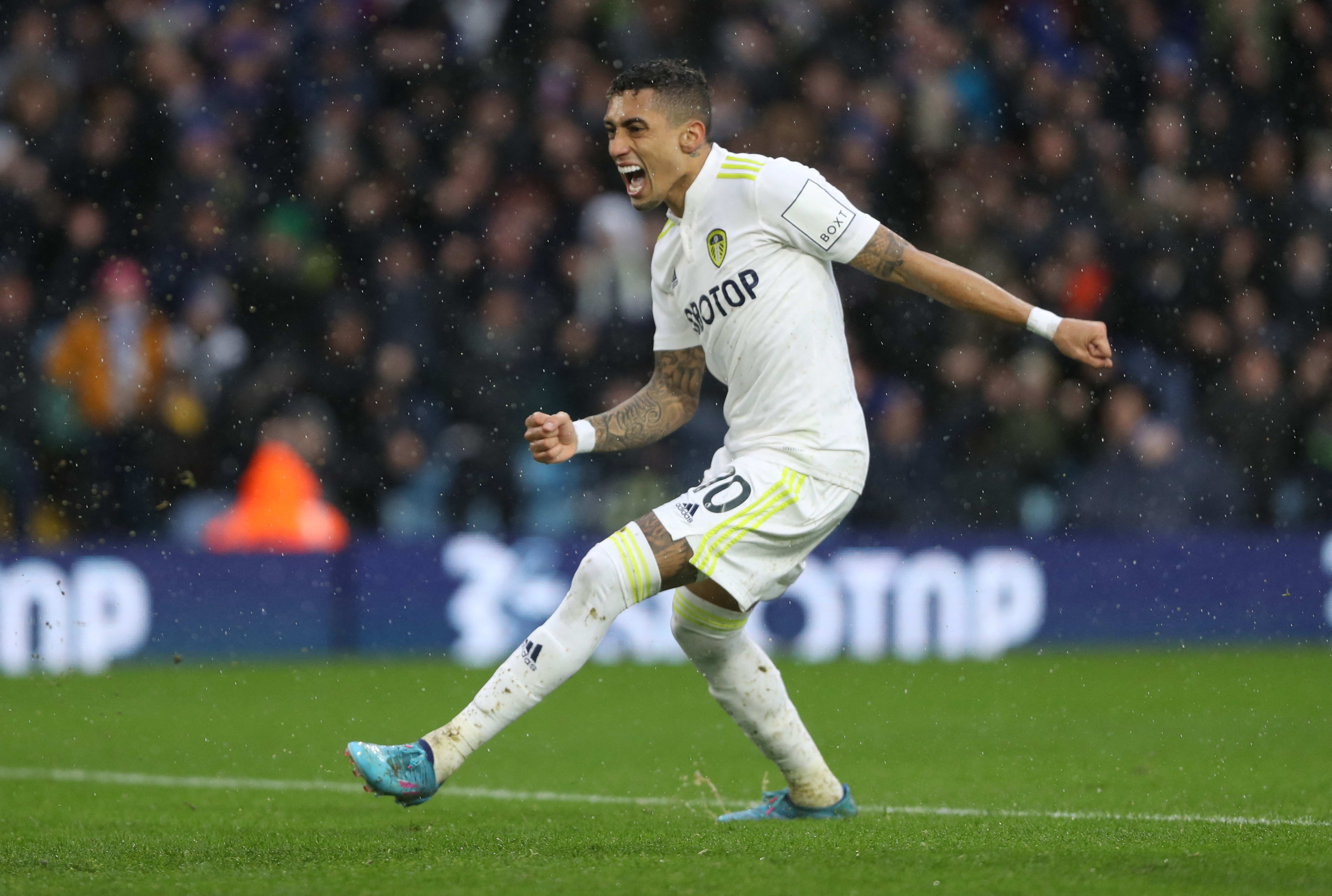 ראפיניה שחקן לידס חוגג שער