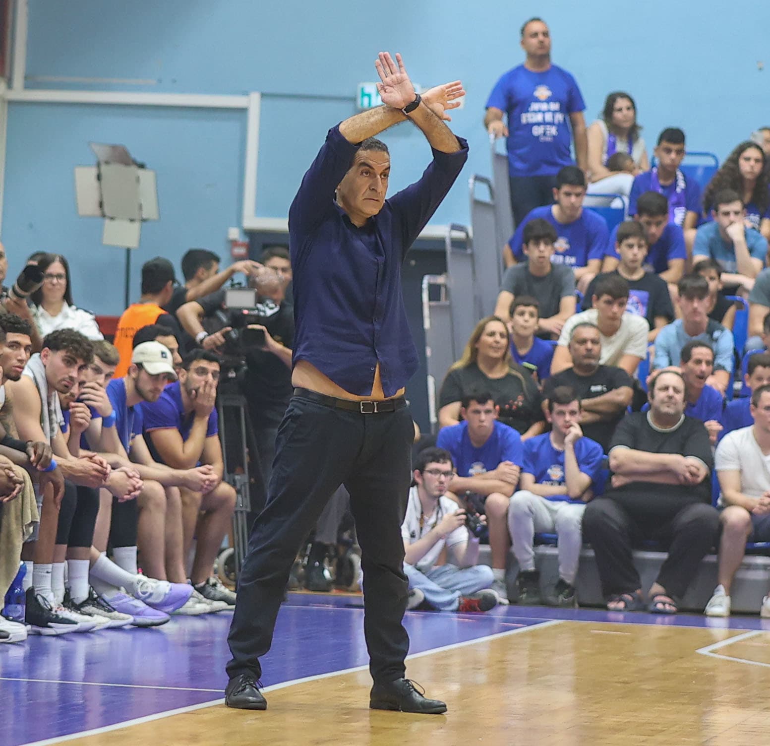 Oren Aharoni coaches Bnei Herzliya