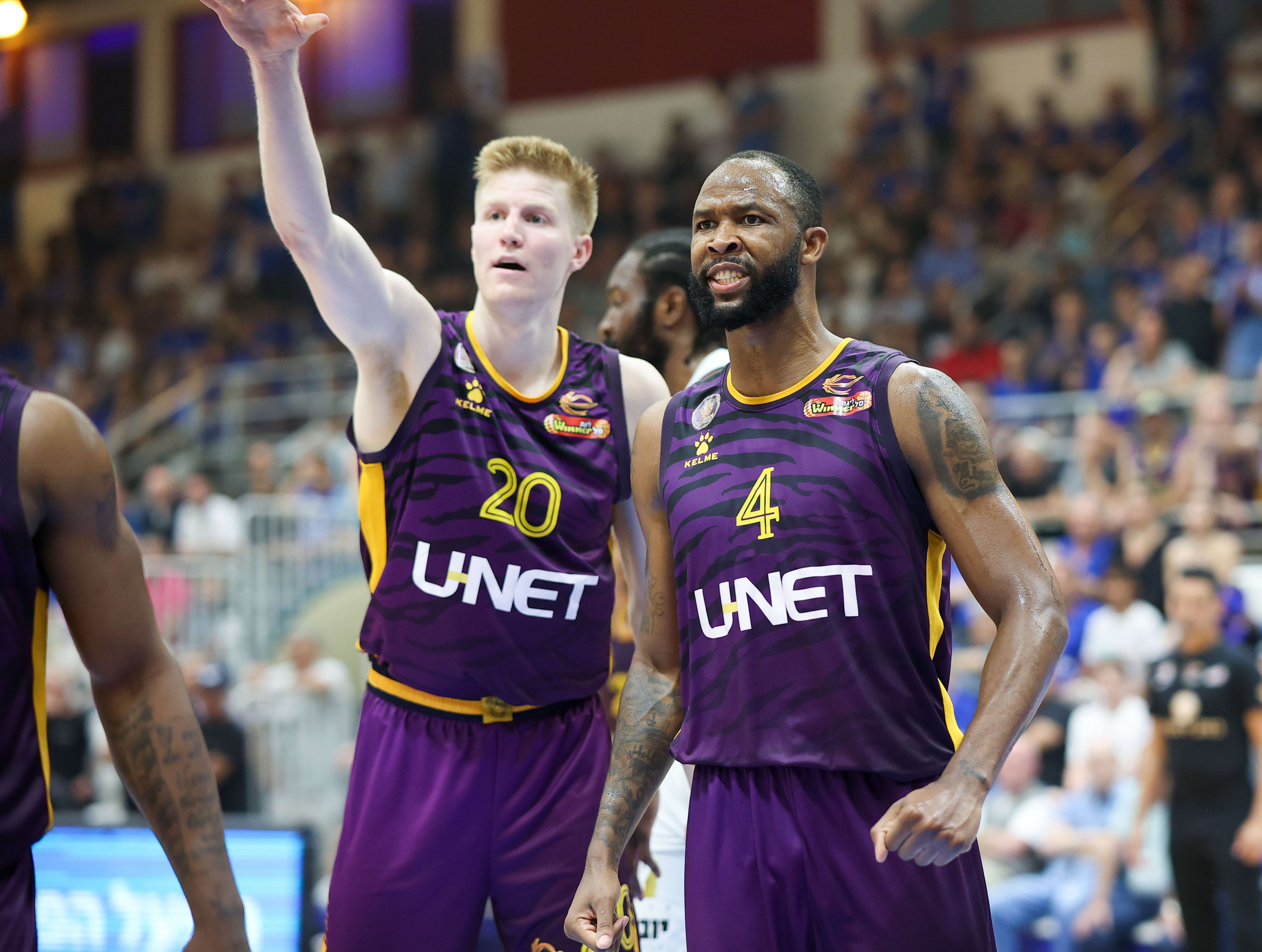 שחקני הפועל חולון כריס ג'ונסון, היידן דלטון