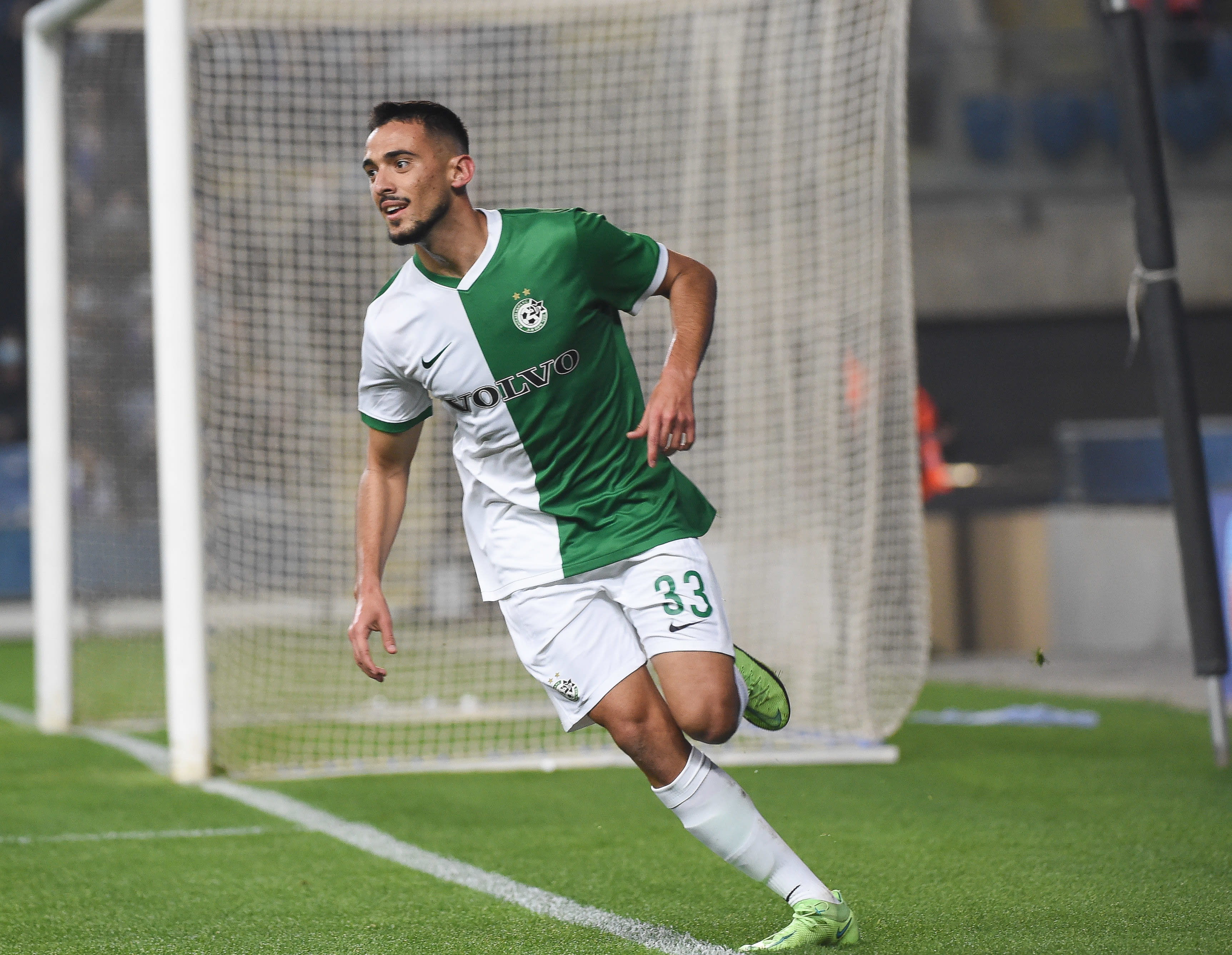 מאור לוי שחקן מכבי חיפה חוגג שער