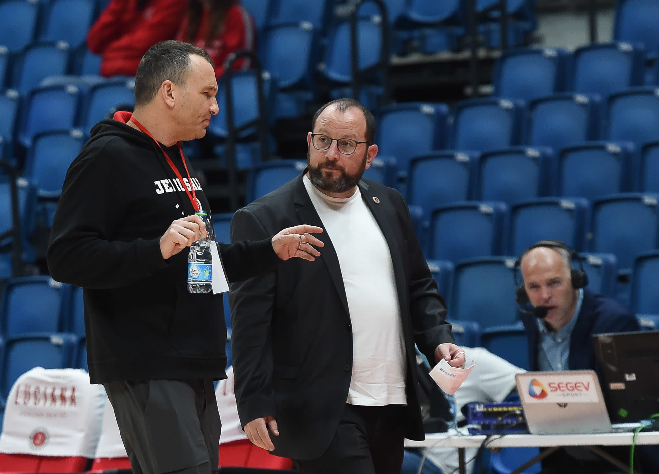 גיא הראל מנכ"ל הפועל ירושלים עם אייל חומסקי, גור שלף