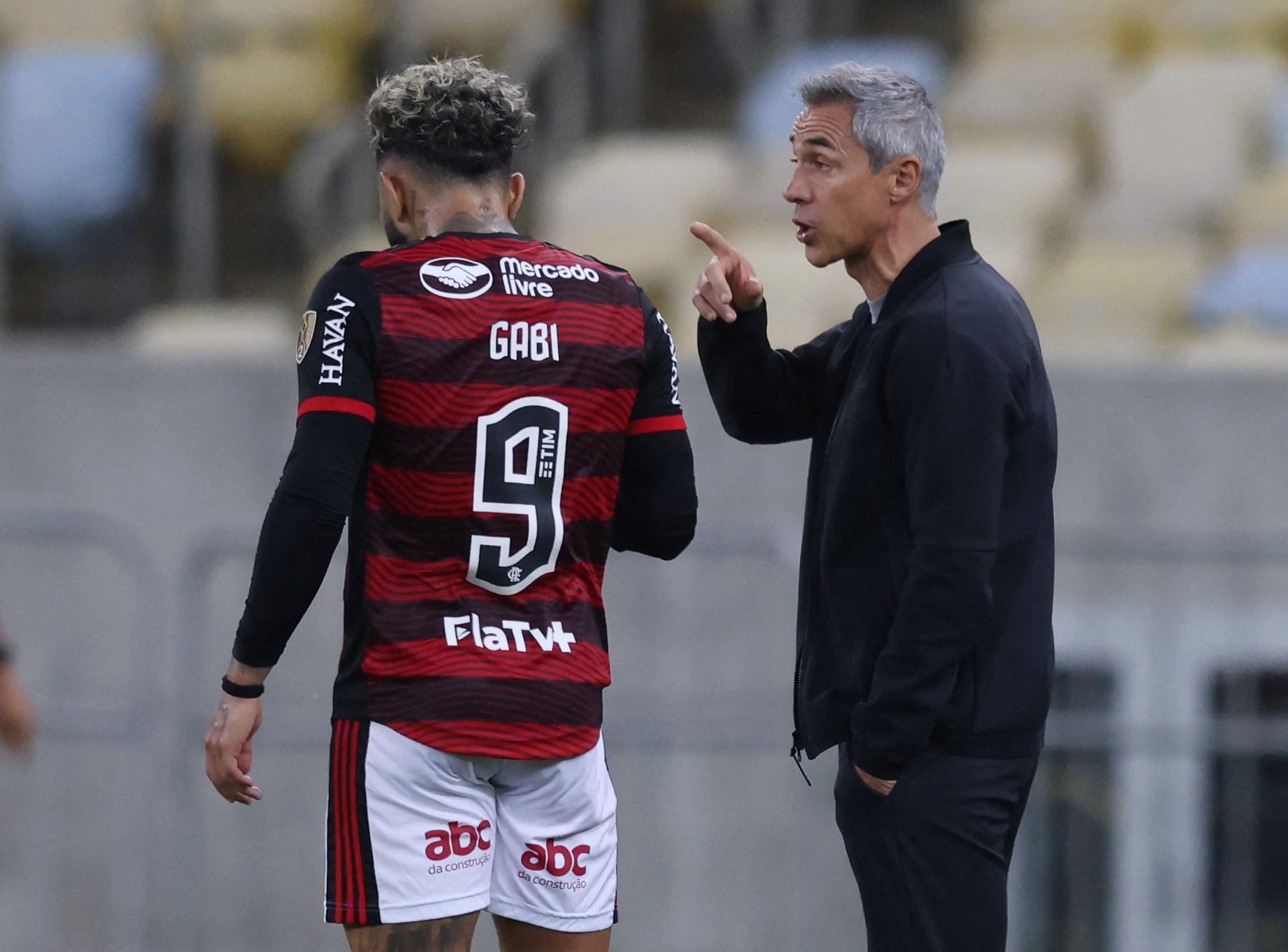 פאולו סוזה מאמן פלמנגו עם "גביגול" גבריאל ברבוסה