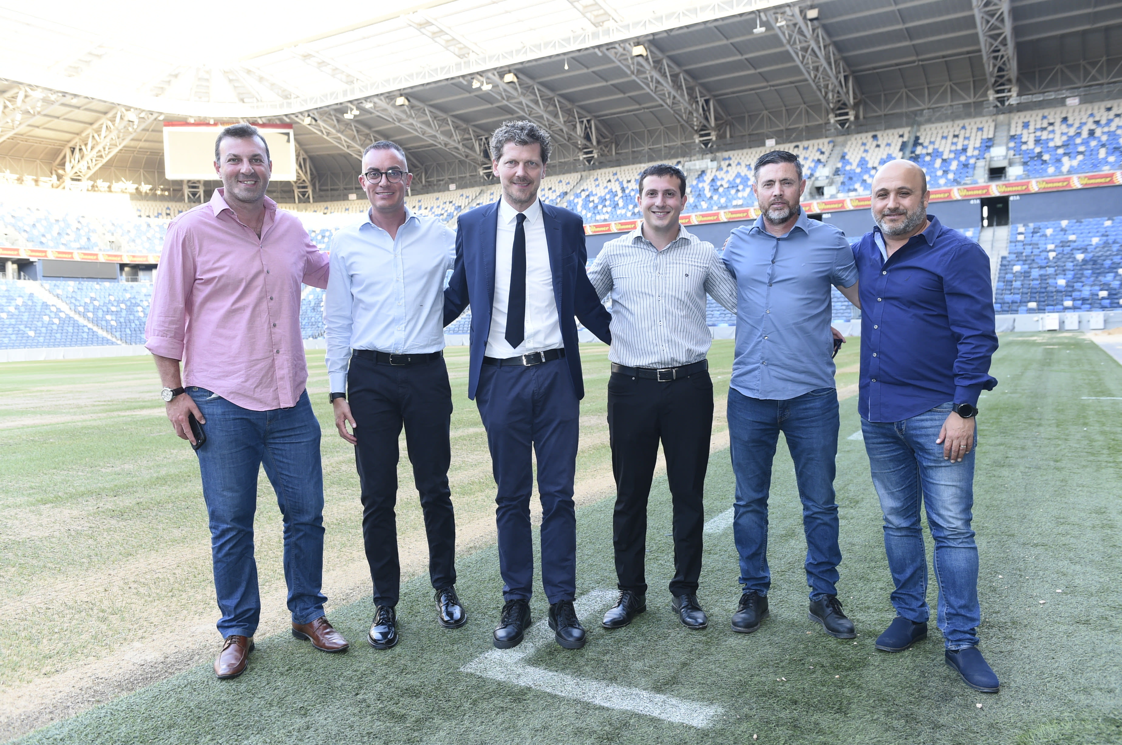 מימין לשמאל רועי מלכא, ליאור פרי, מוטי סובל, מאוריציו לומברדו, ולריו דה קריסטופרו, מאורו רוזנשיין