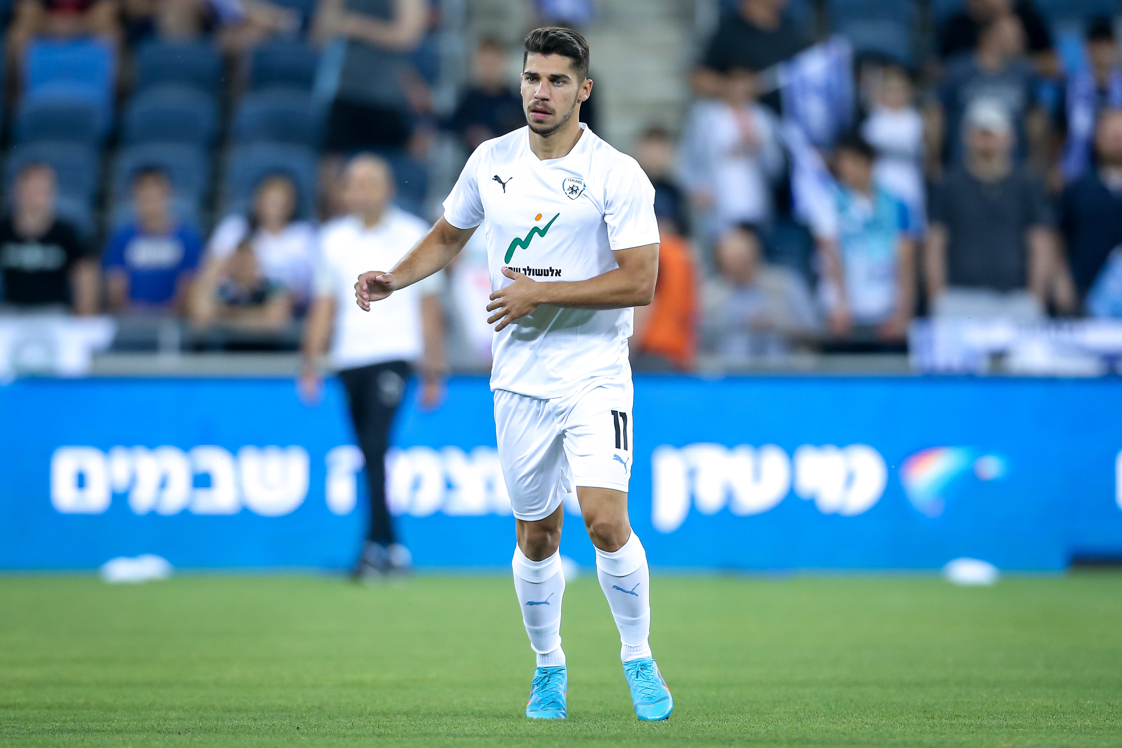 מנור סולומון שחקן נבחרת ישראל בחימום