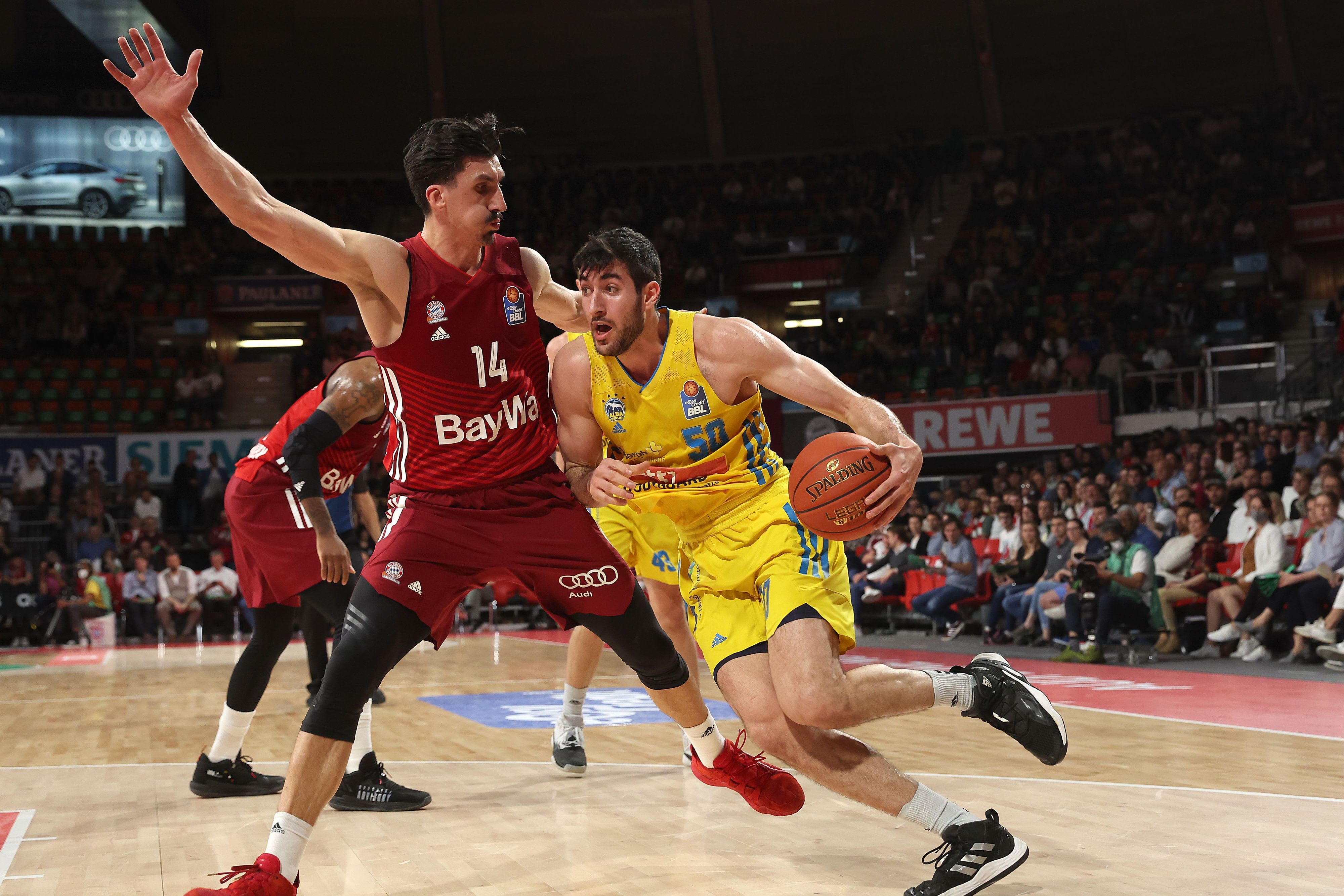 יובל זוסמן, אלבה ברלין, מול ניהאד ג'דוביץ', באיירן מינכן