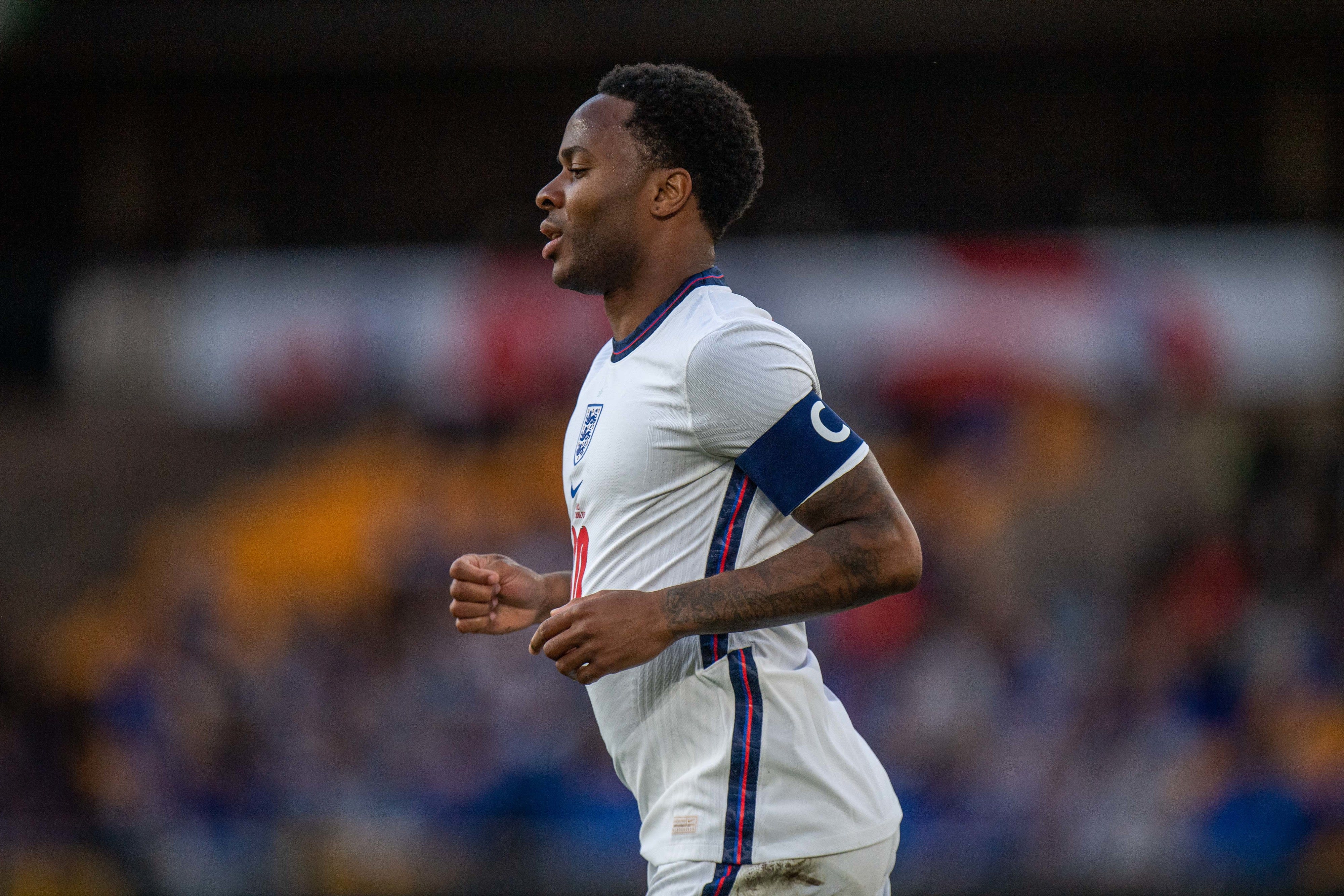 ראחים סטרלינג במדי נבחרת אנגליה