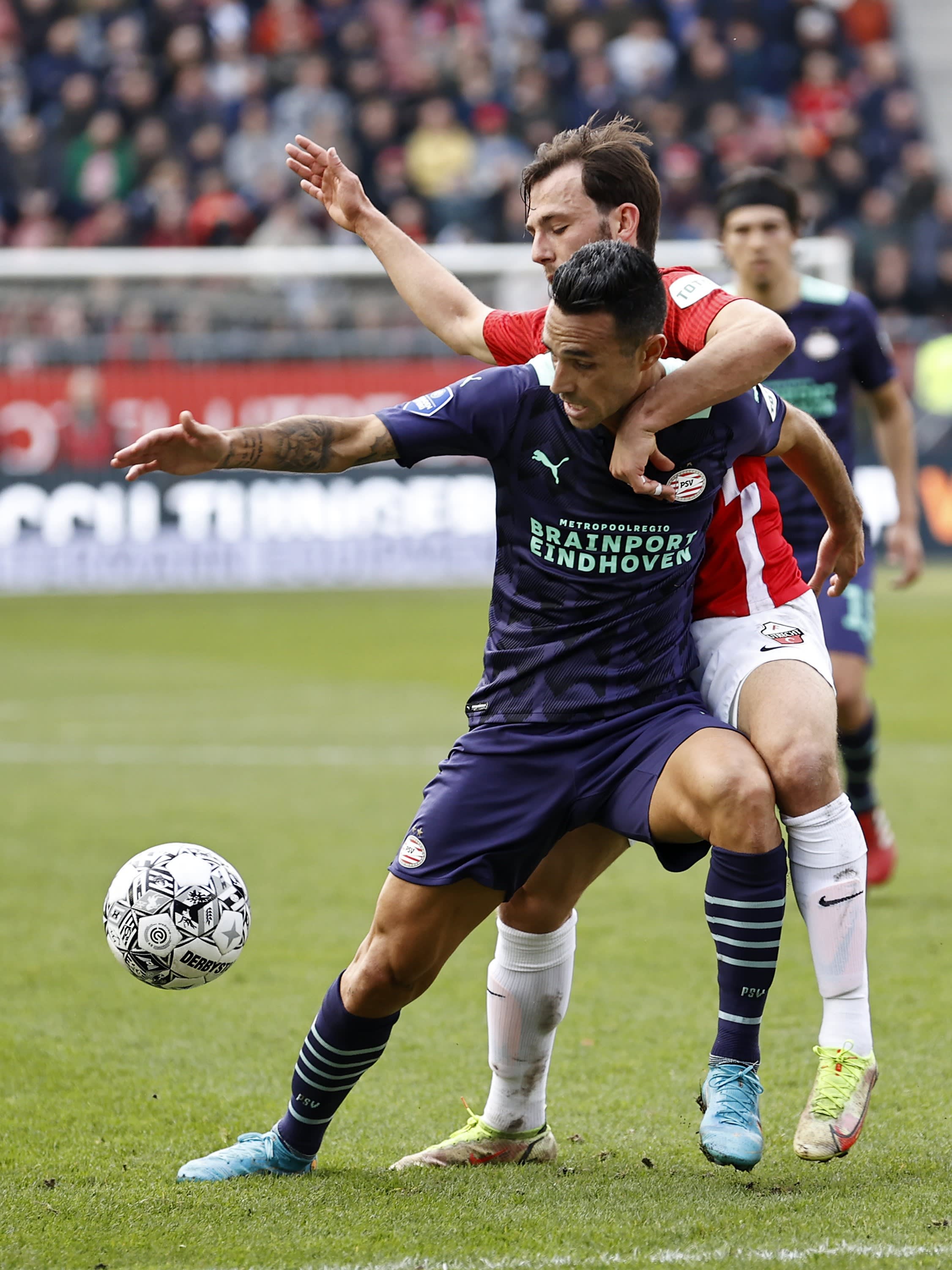 פ.ס.וו איינדהובן, ערן זהבי, מול שחקן אוטרכט יוריס ואן אובריים